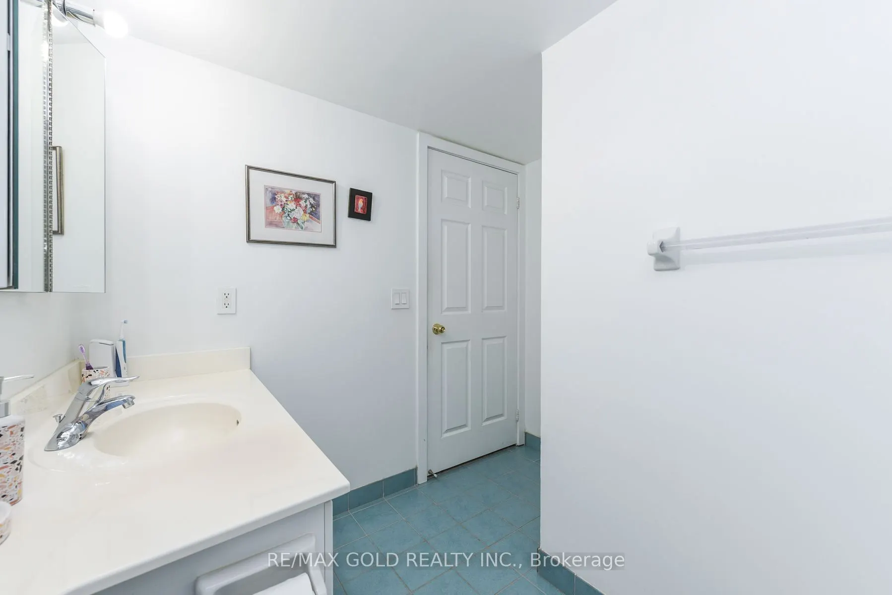 17 Michael Power Place, #211