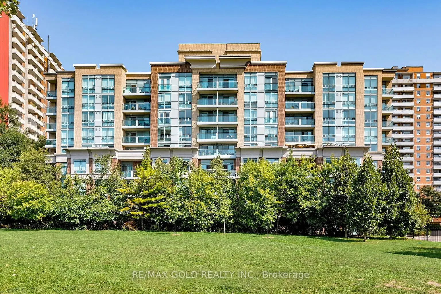 17 Michael Power Place, #211