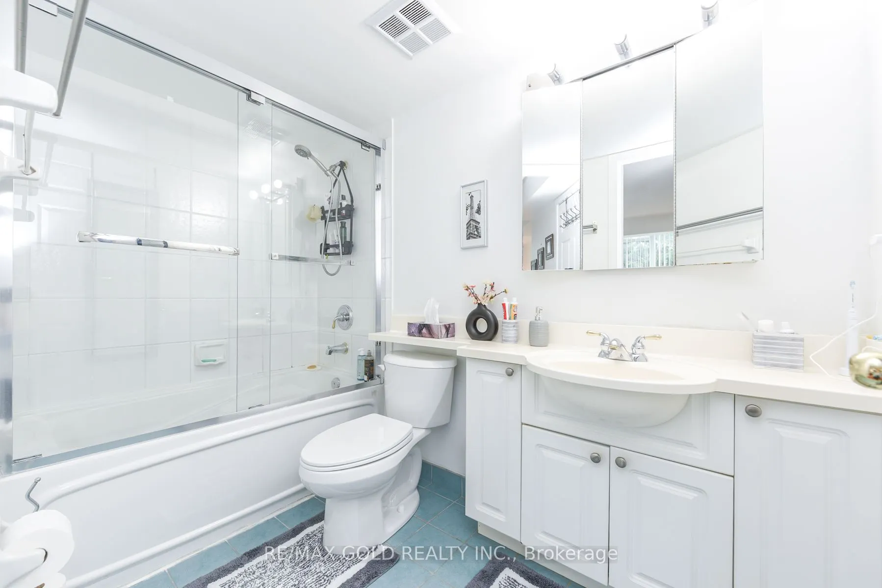 17 Michael Power Place, #211