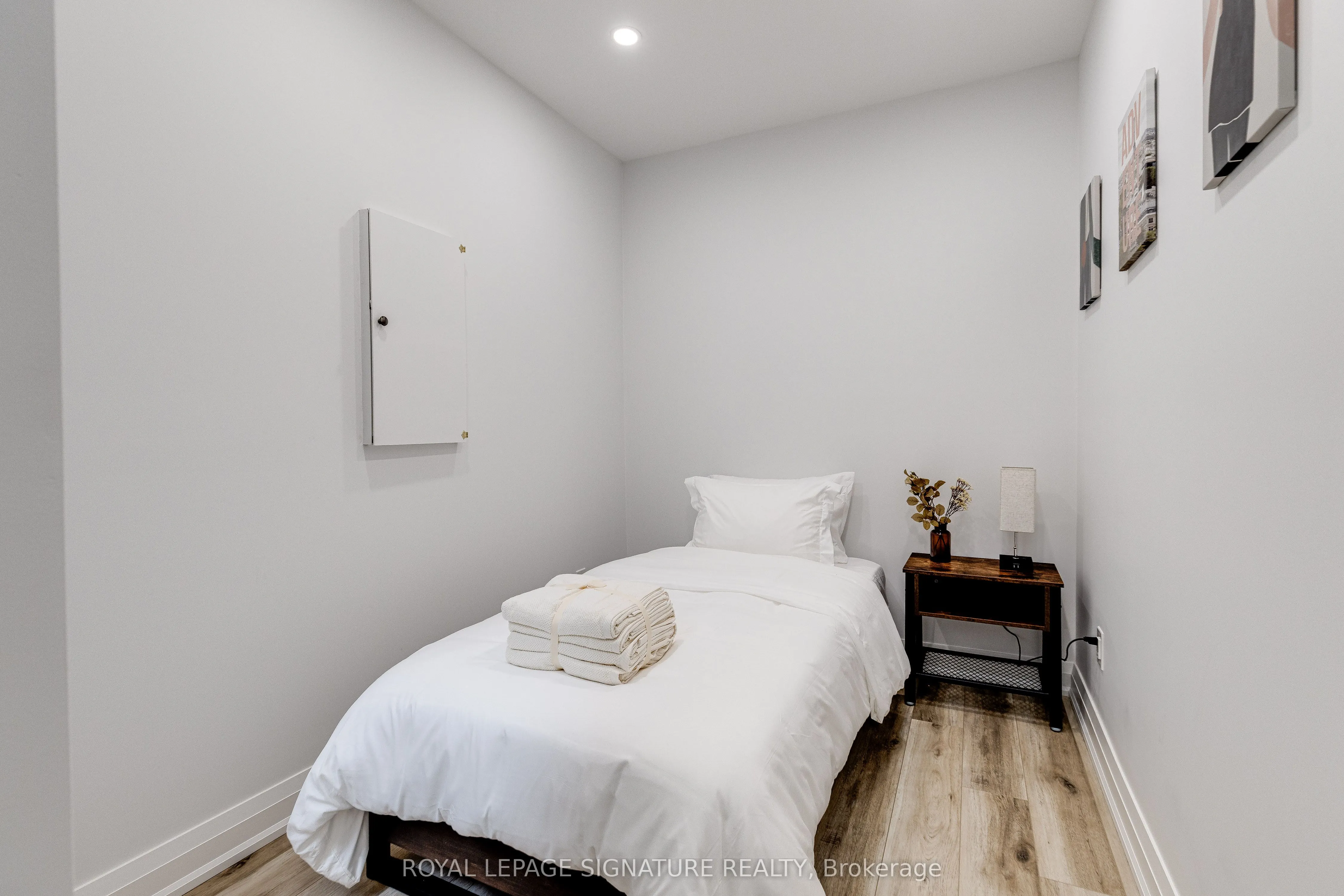 147 Lansdowne Avenue, #Main