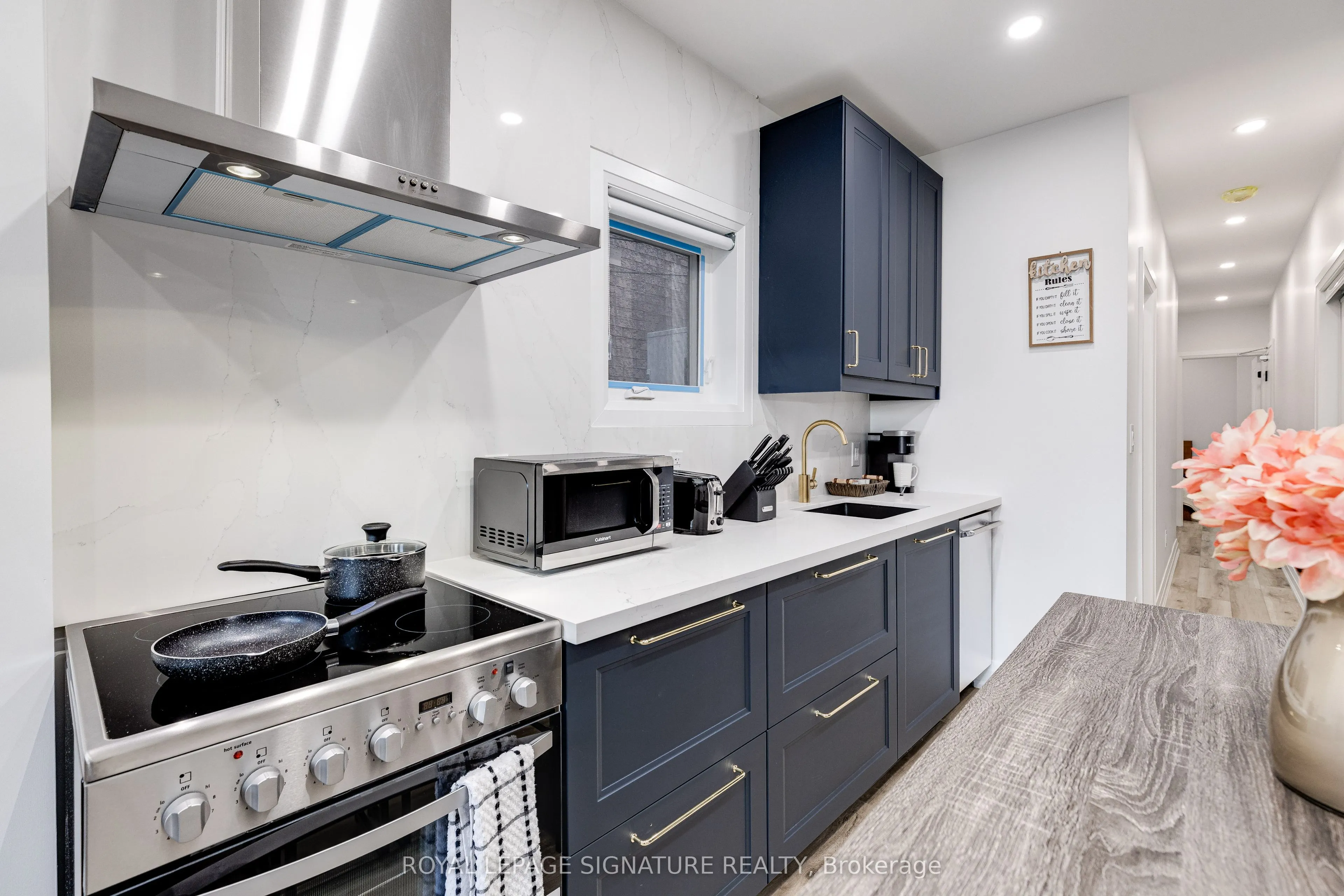 147 Lansdowne Avenue, #Main
