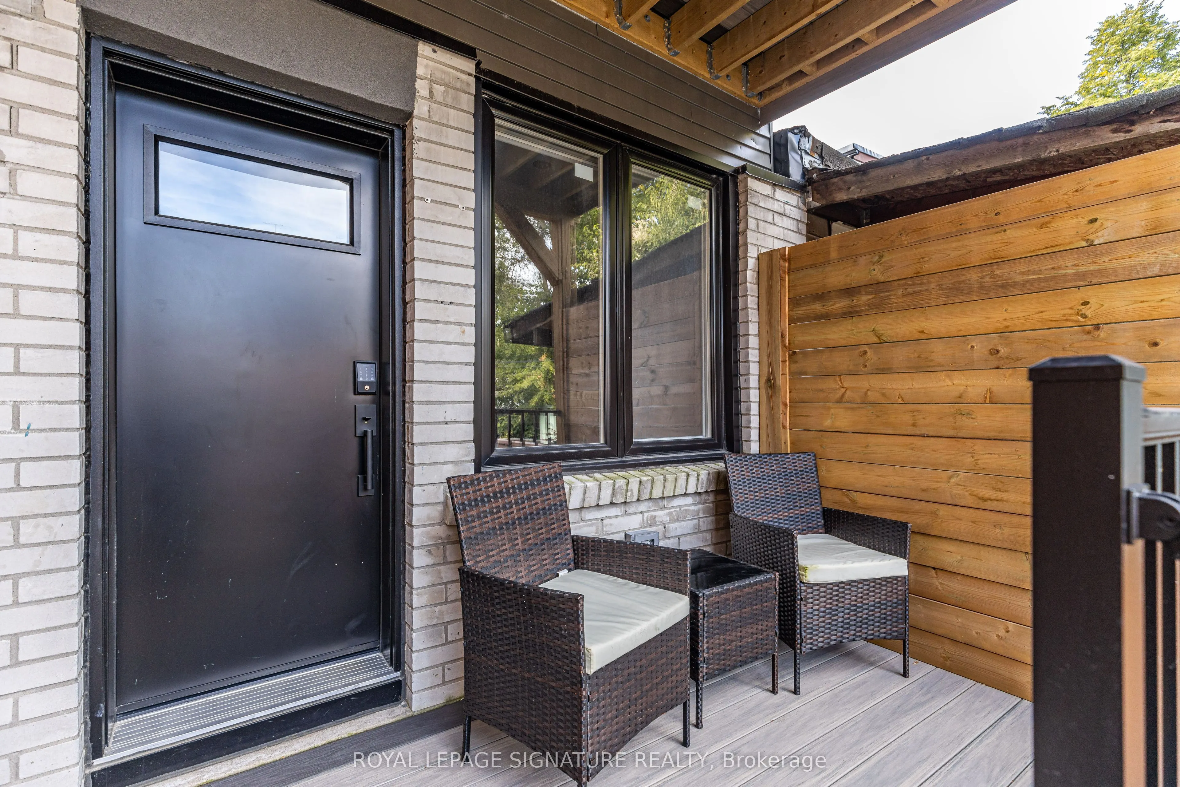 147 Lansdowne Avenue, #Main