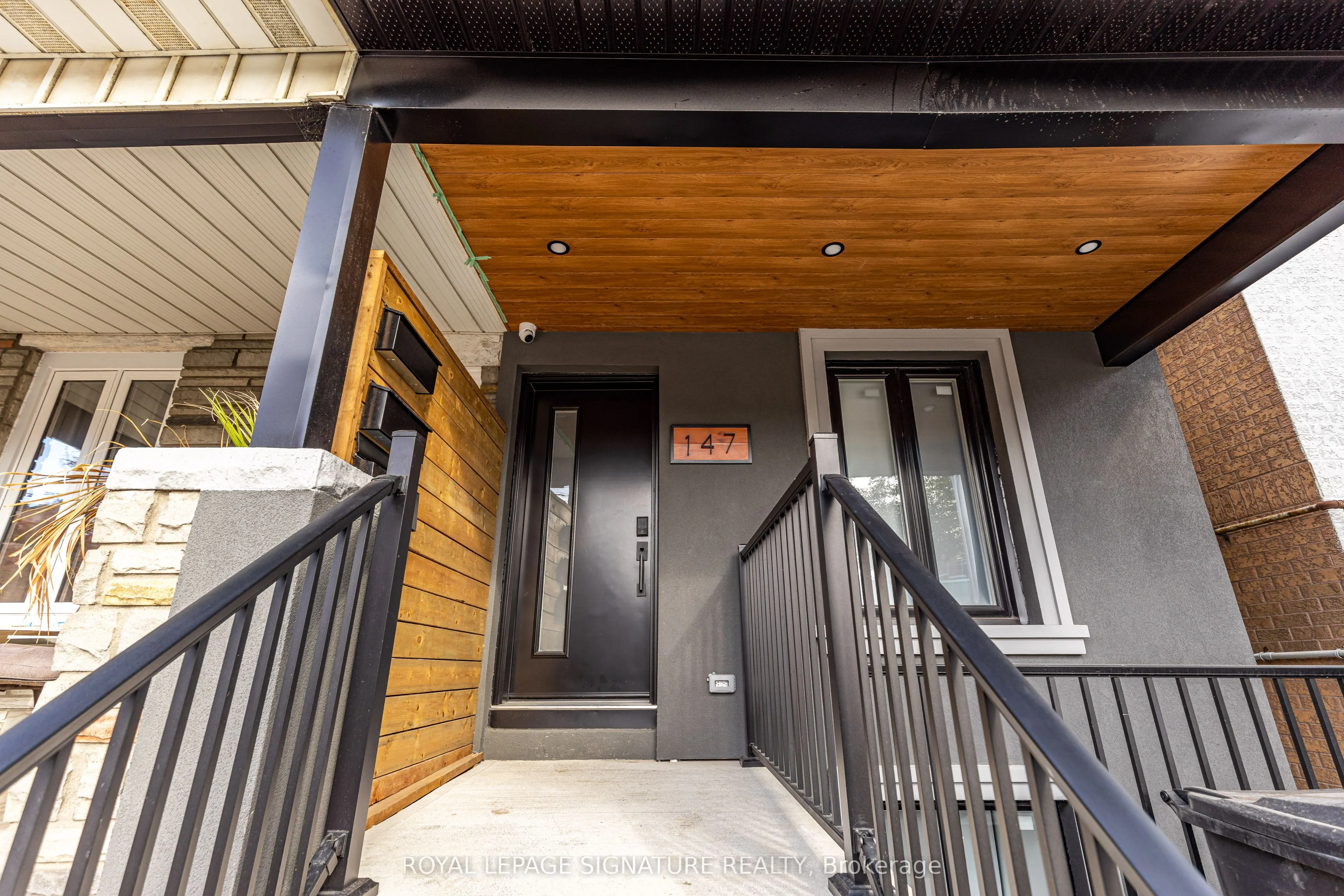 147 Lansdowne Avenue, #Main