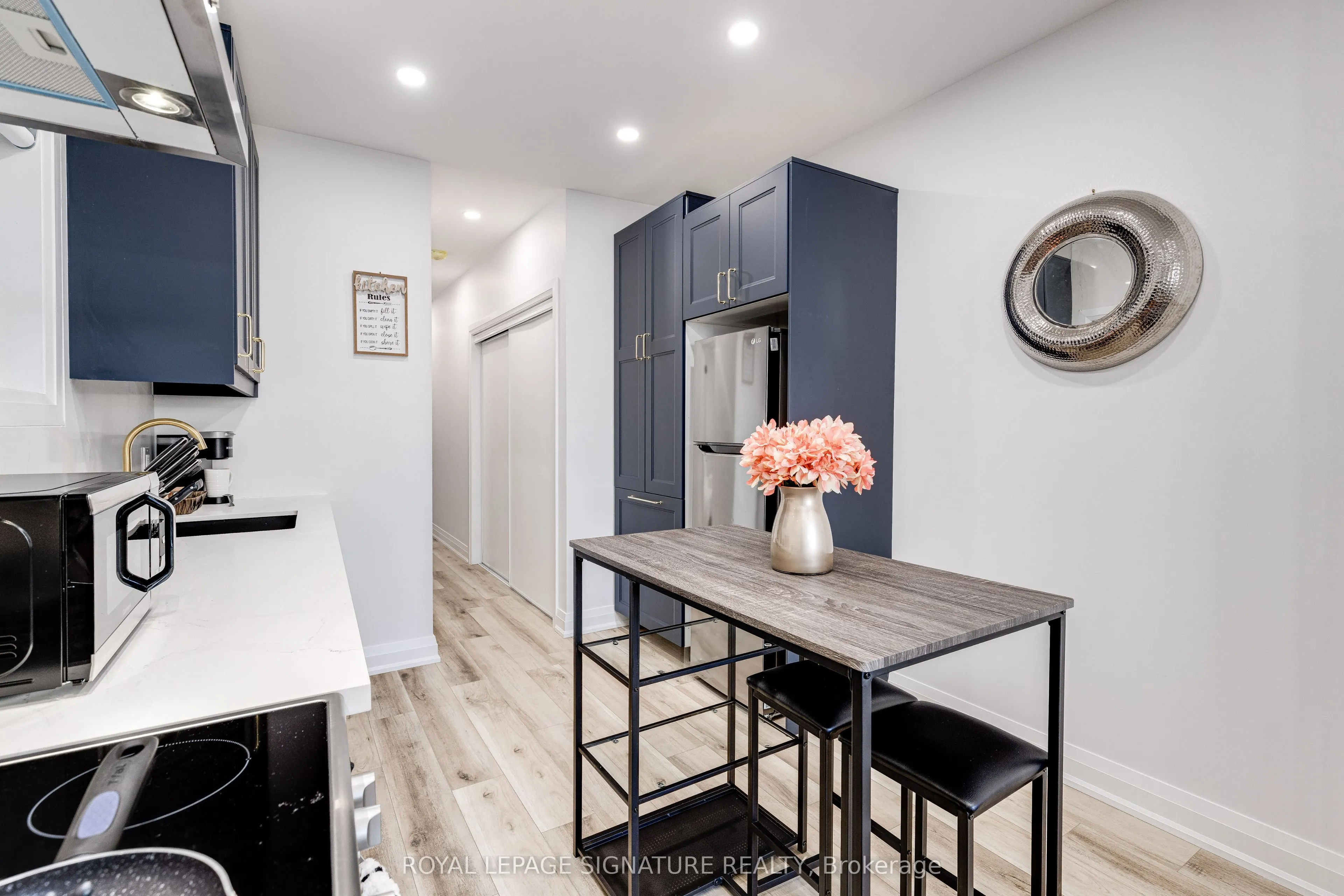 147 Lansdowne Avenue, #Main