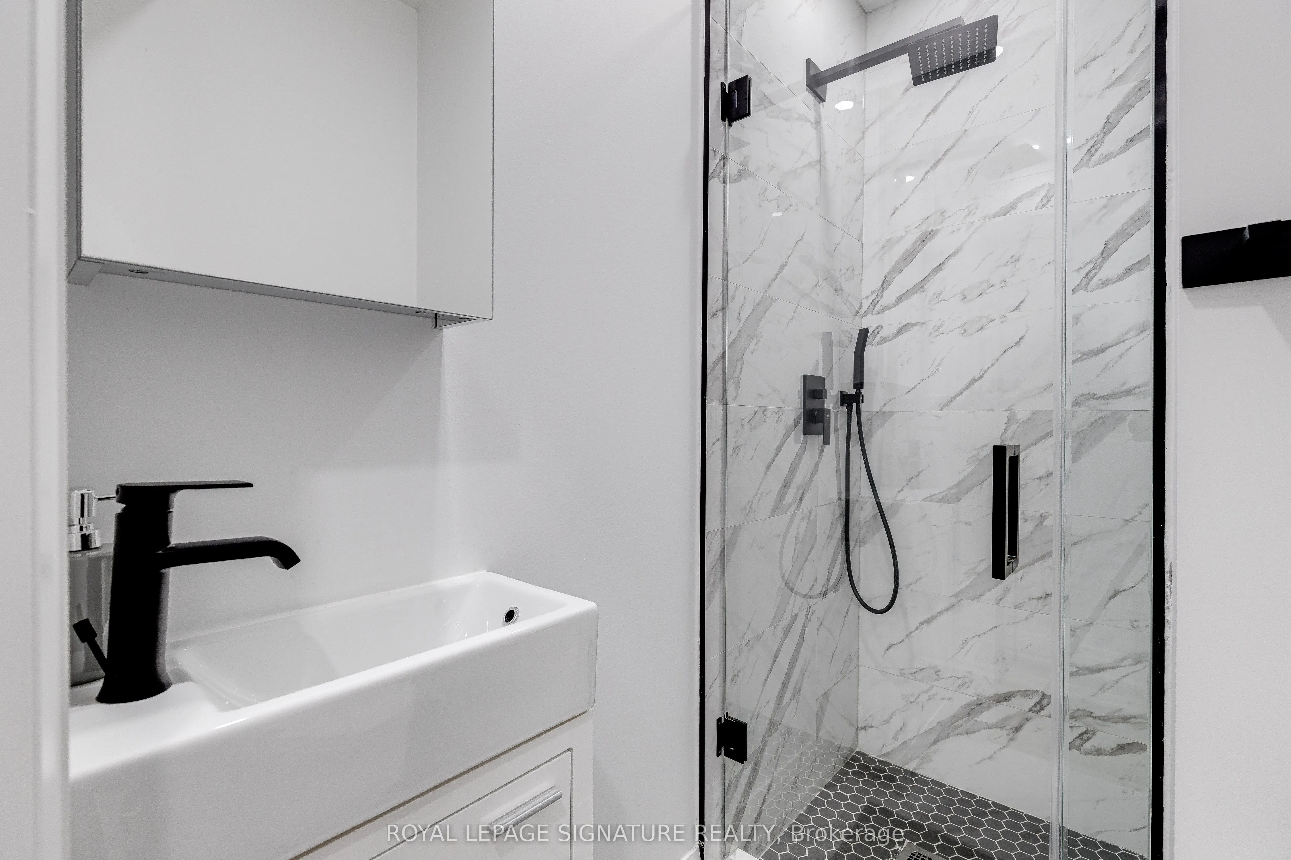 147 Lansdowne Avenue, #Main
