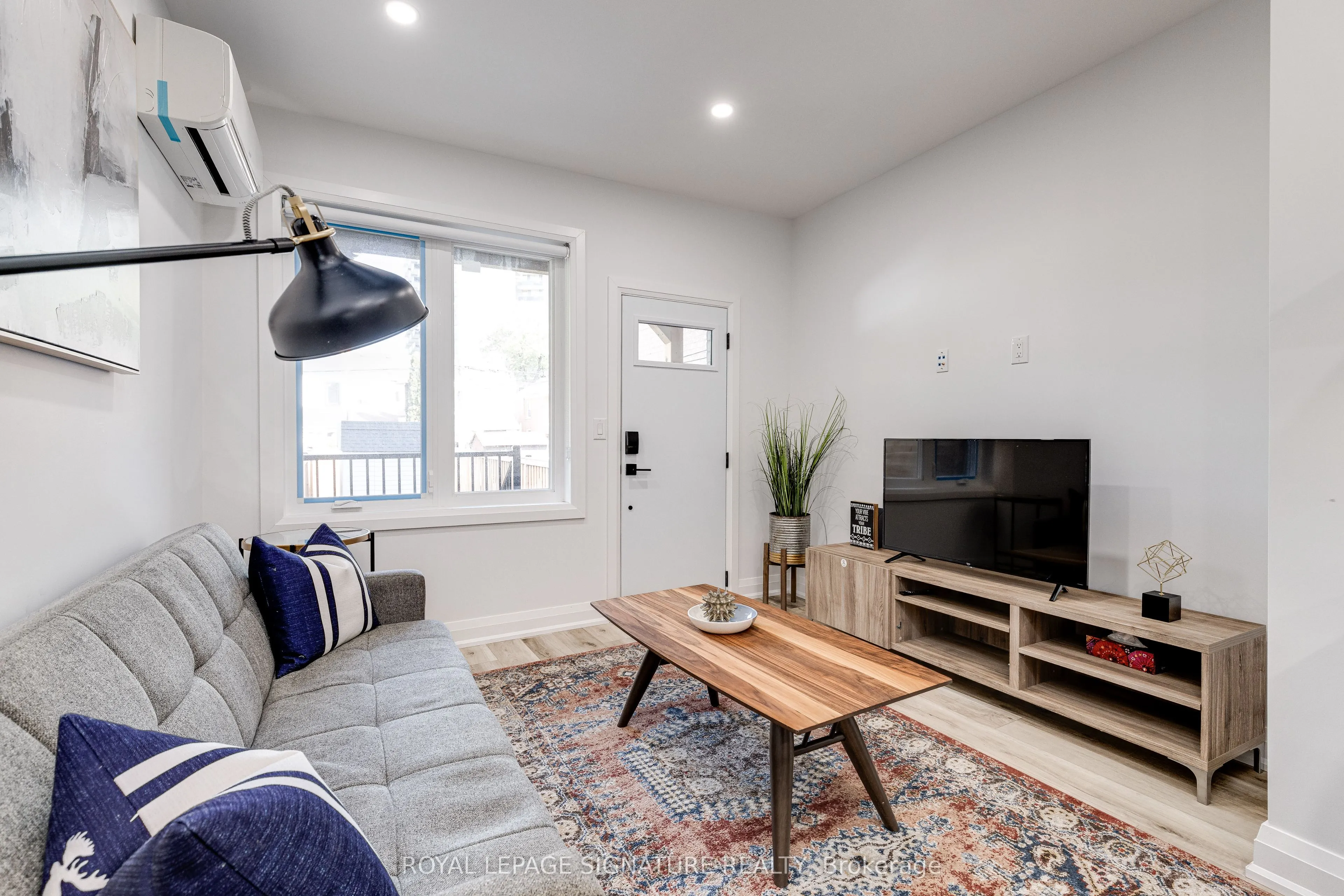 147 Lansdowne Avenue, #Main
