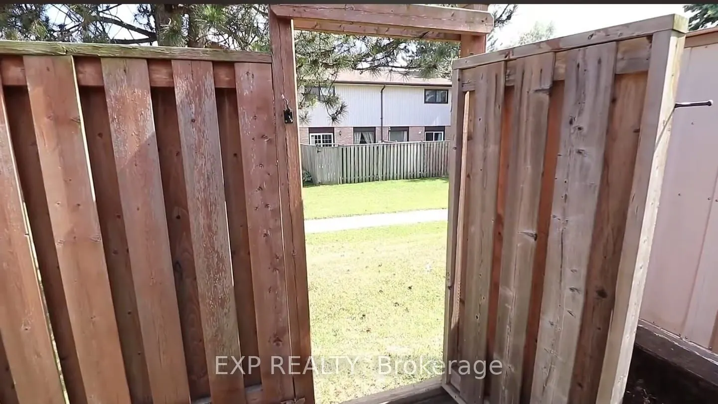 13 Foster Crescent, #13