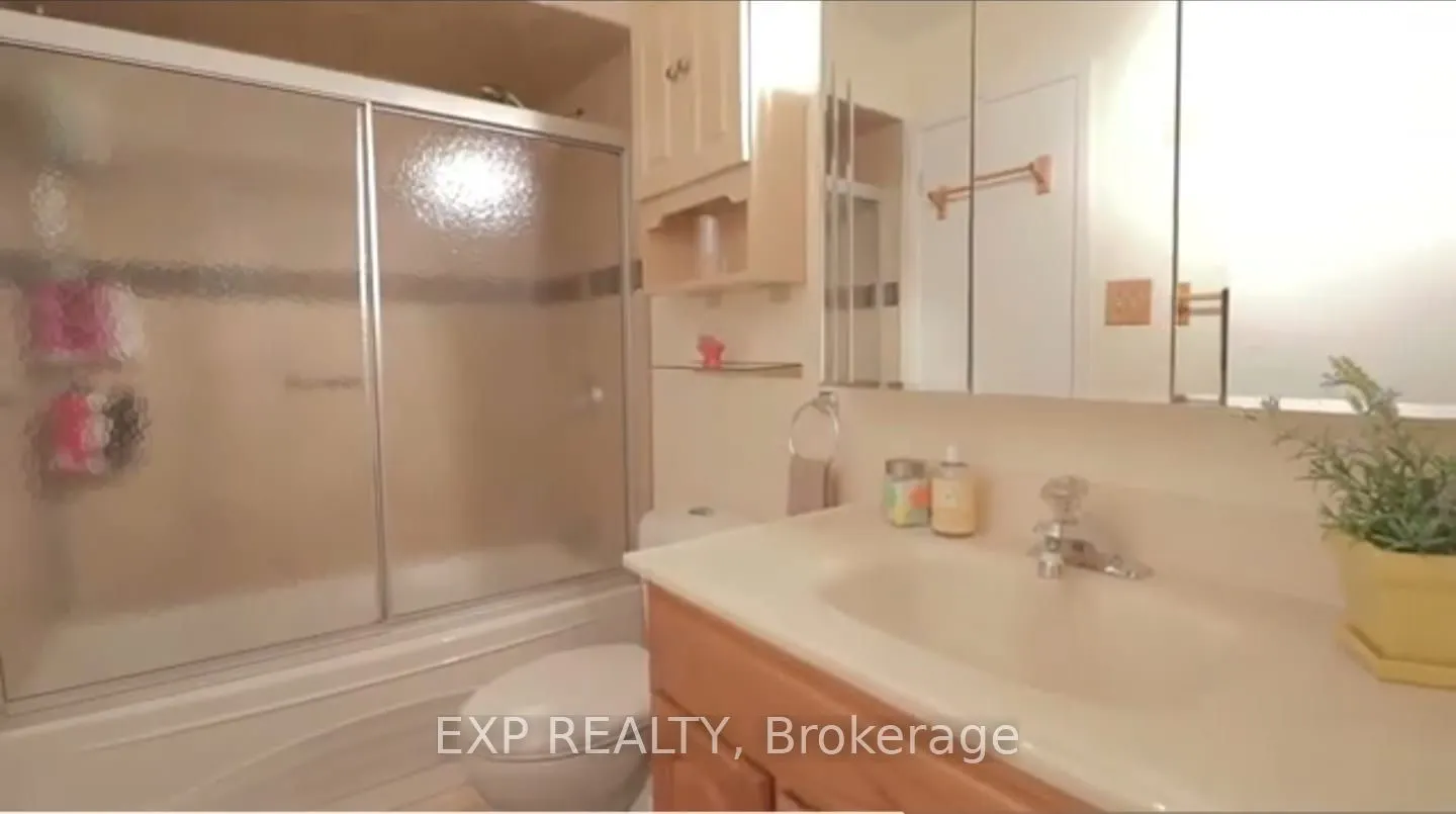 13 Foster Crescent, #13