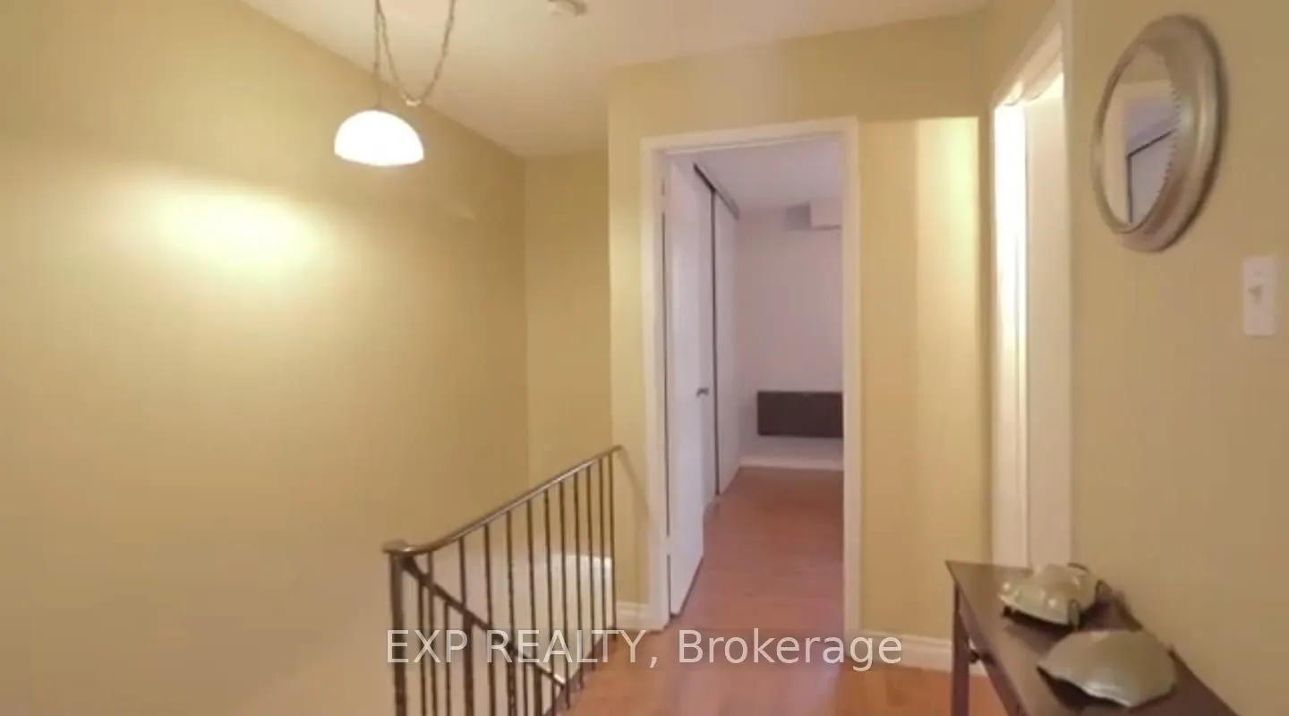 13 Foster Crescent, #13
