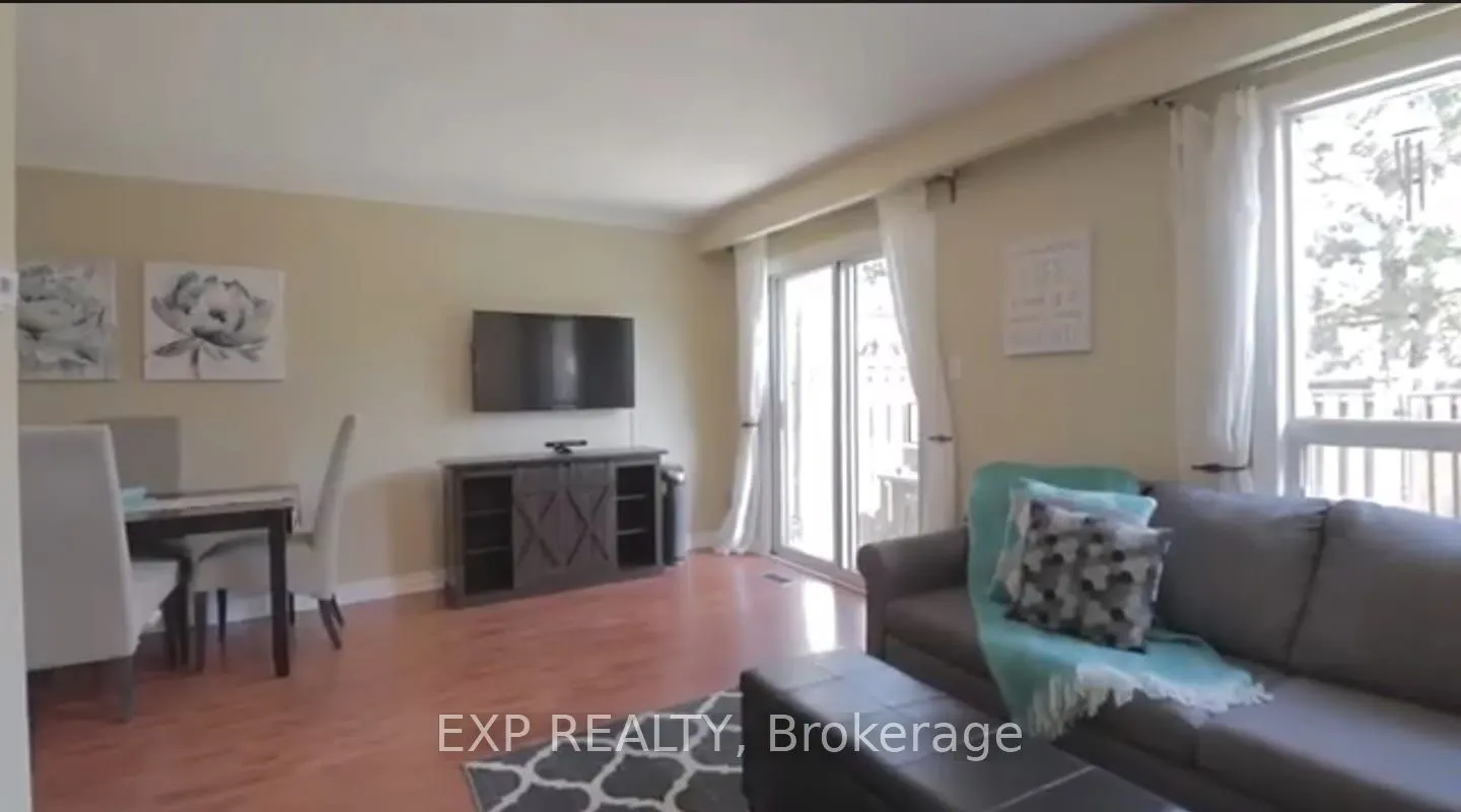 13 Foster Crescent, #13
