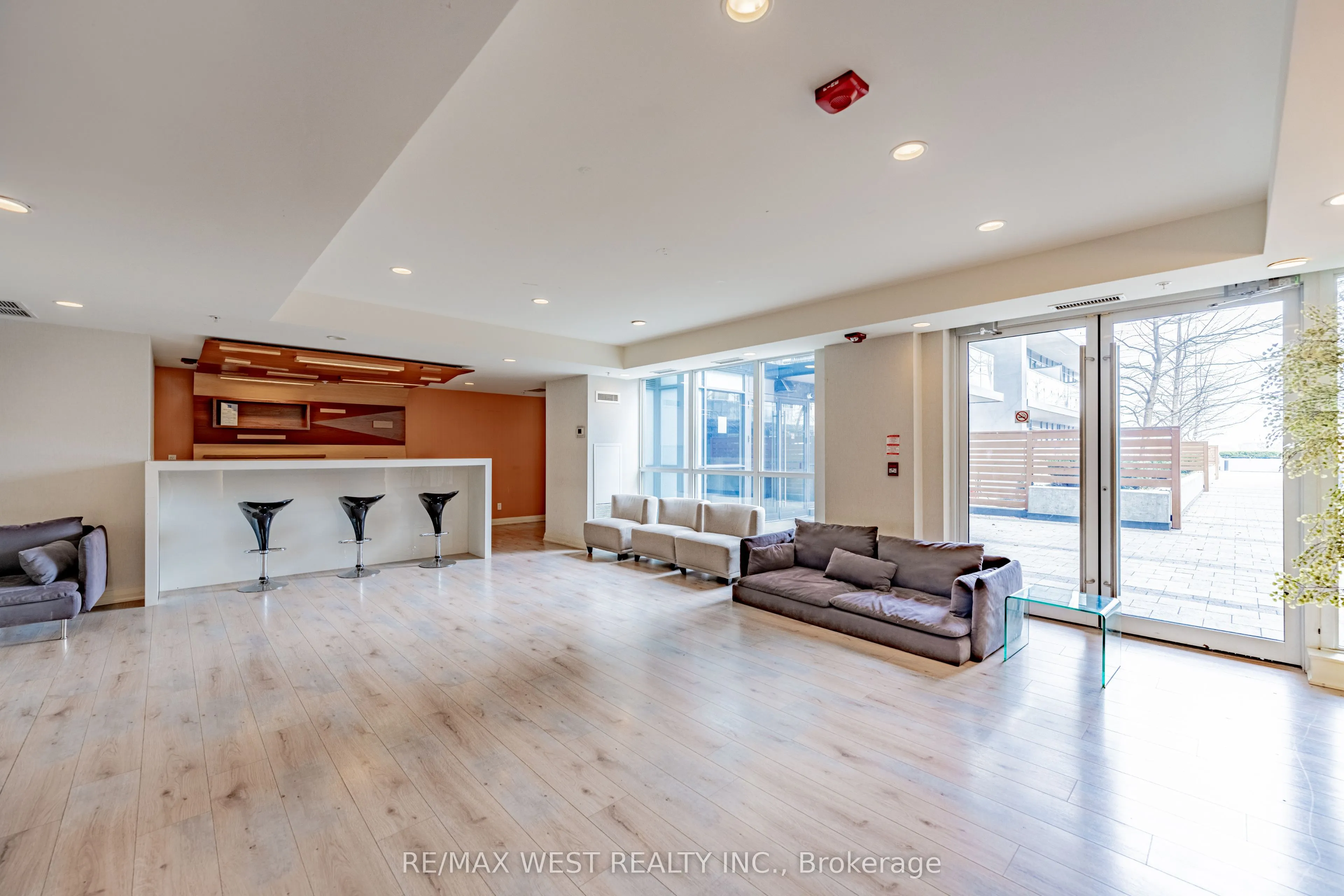 15 James Finlay Way, #625