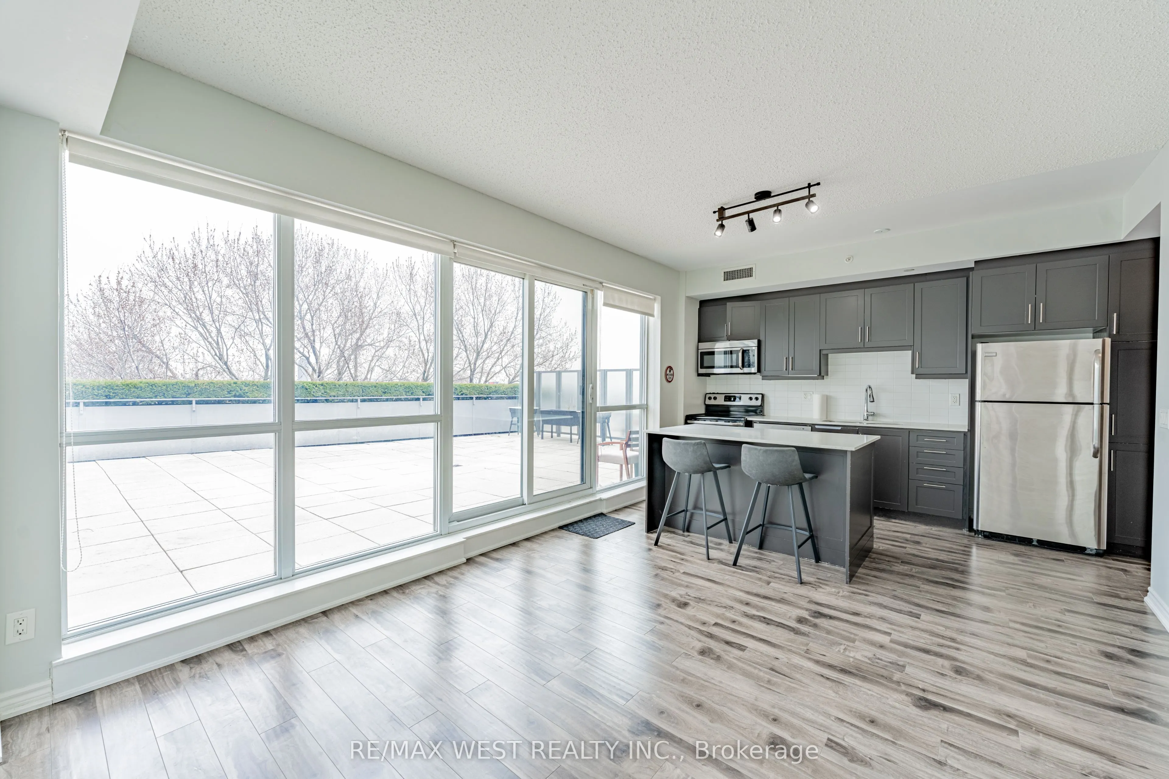15 James Finlay Way, #625
