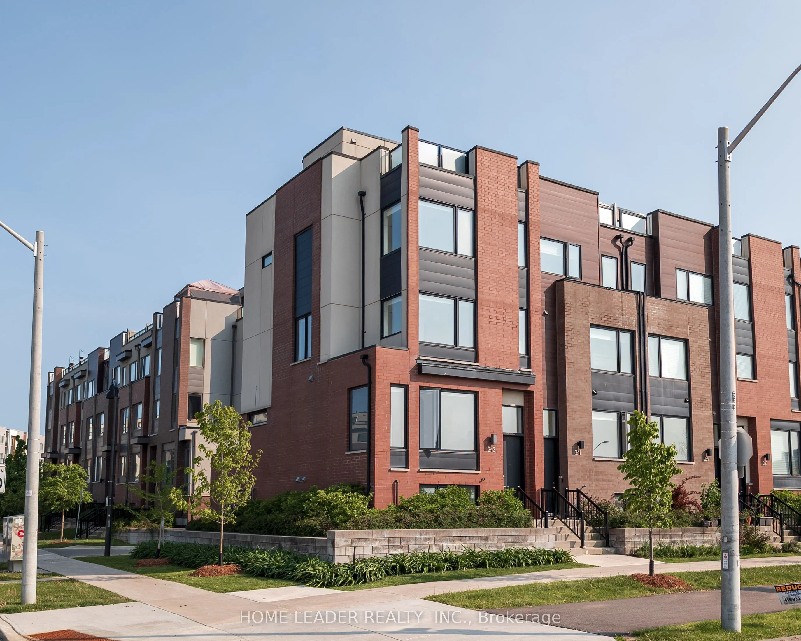 243 Downsview Park Boulevard S
