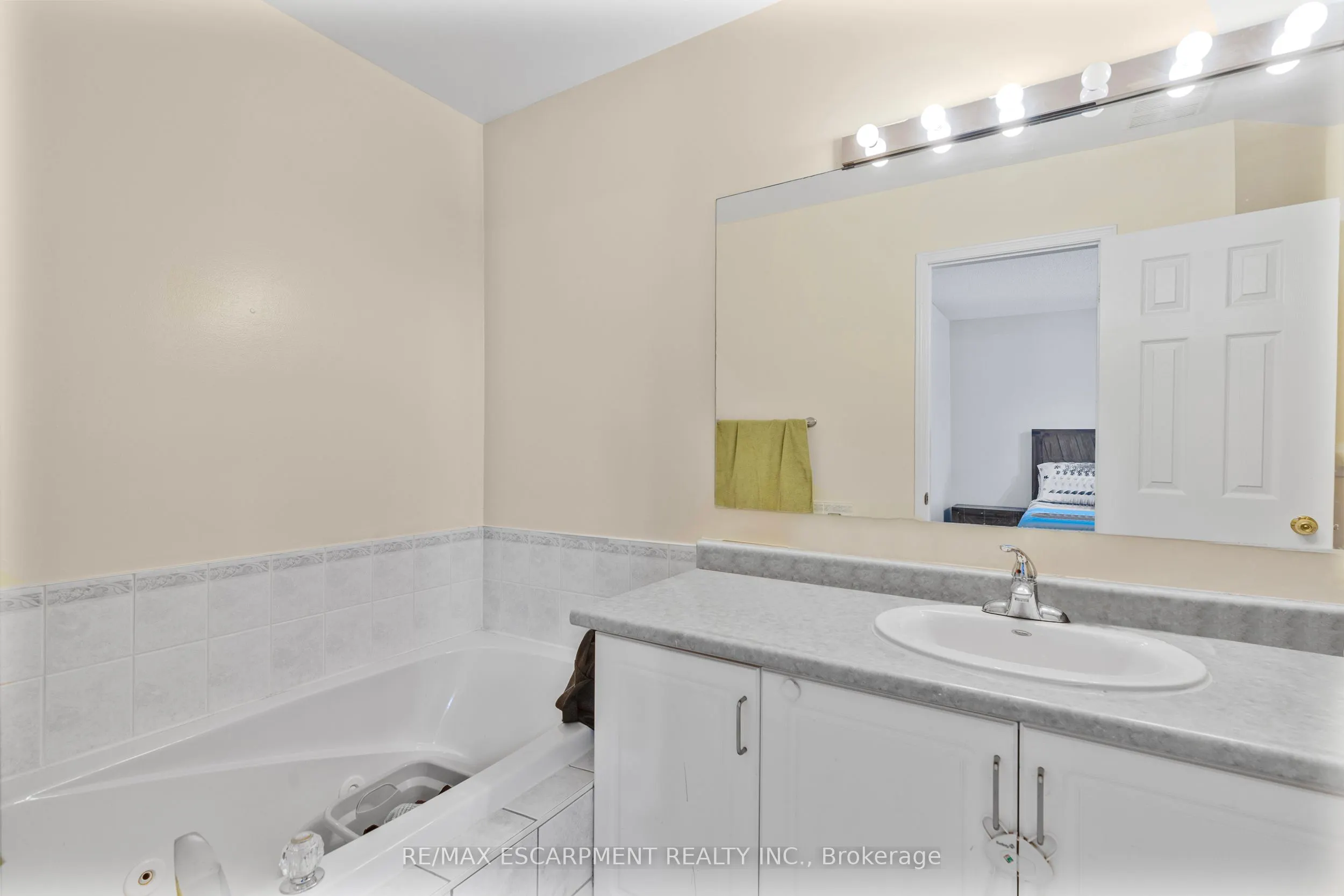 1060 Foxglove Place