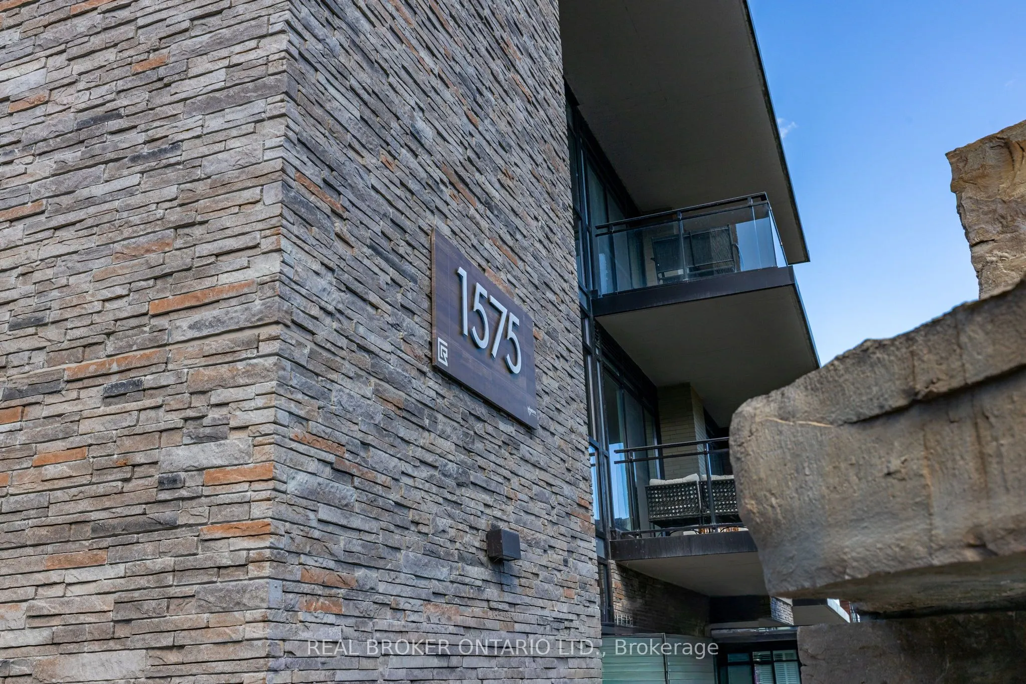1575 Lakeshore Road W, #236