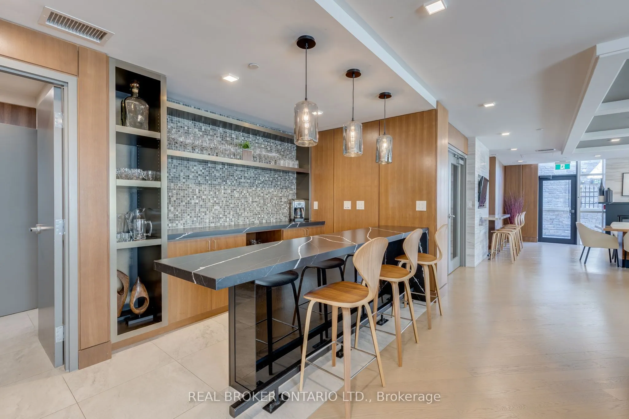1575 Lakeshore Road W, #236