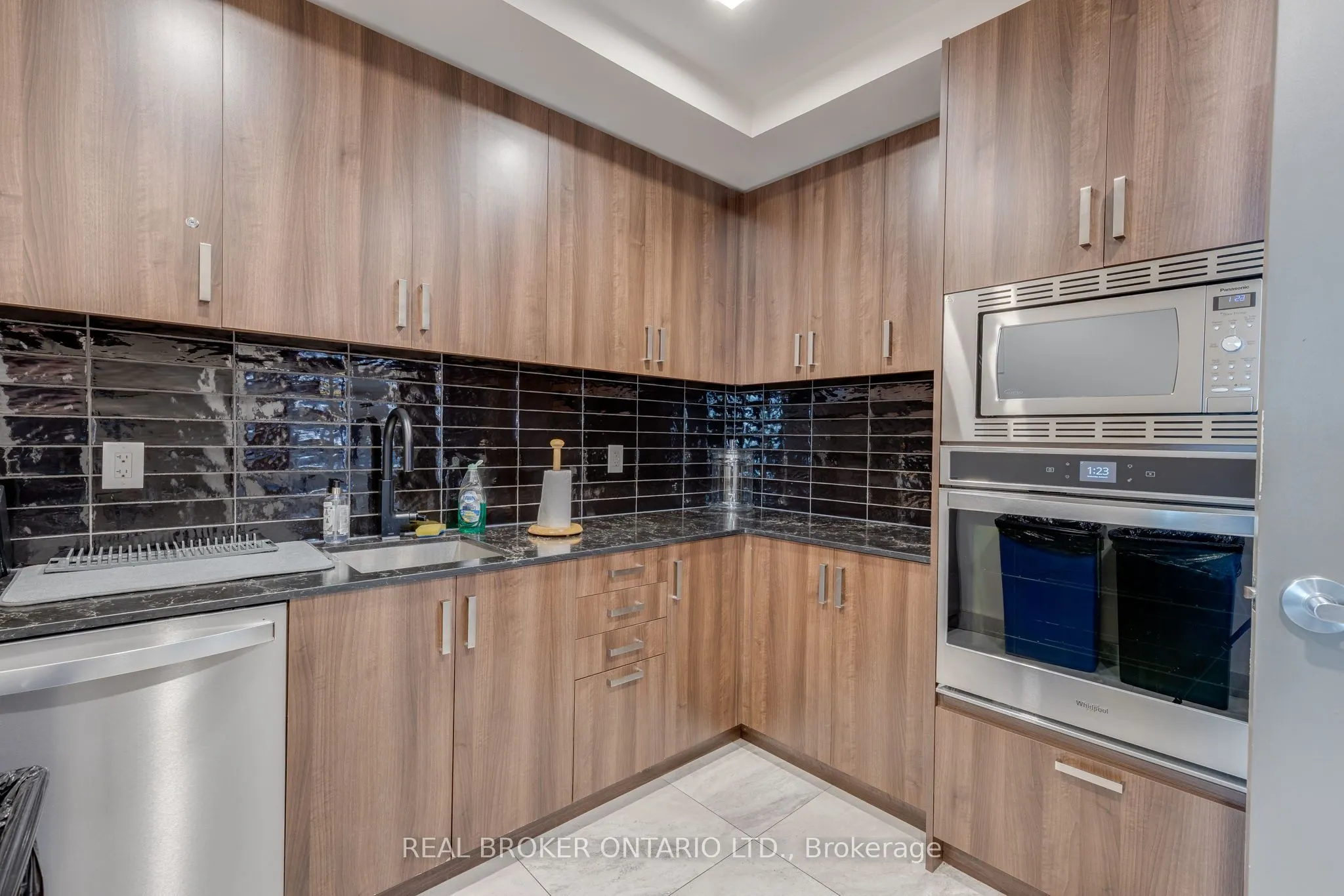 1575 Lakeshore Road W, #236