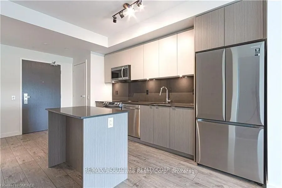 133 Bronte Road, #B0902