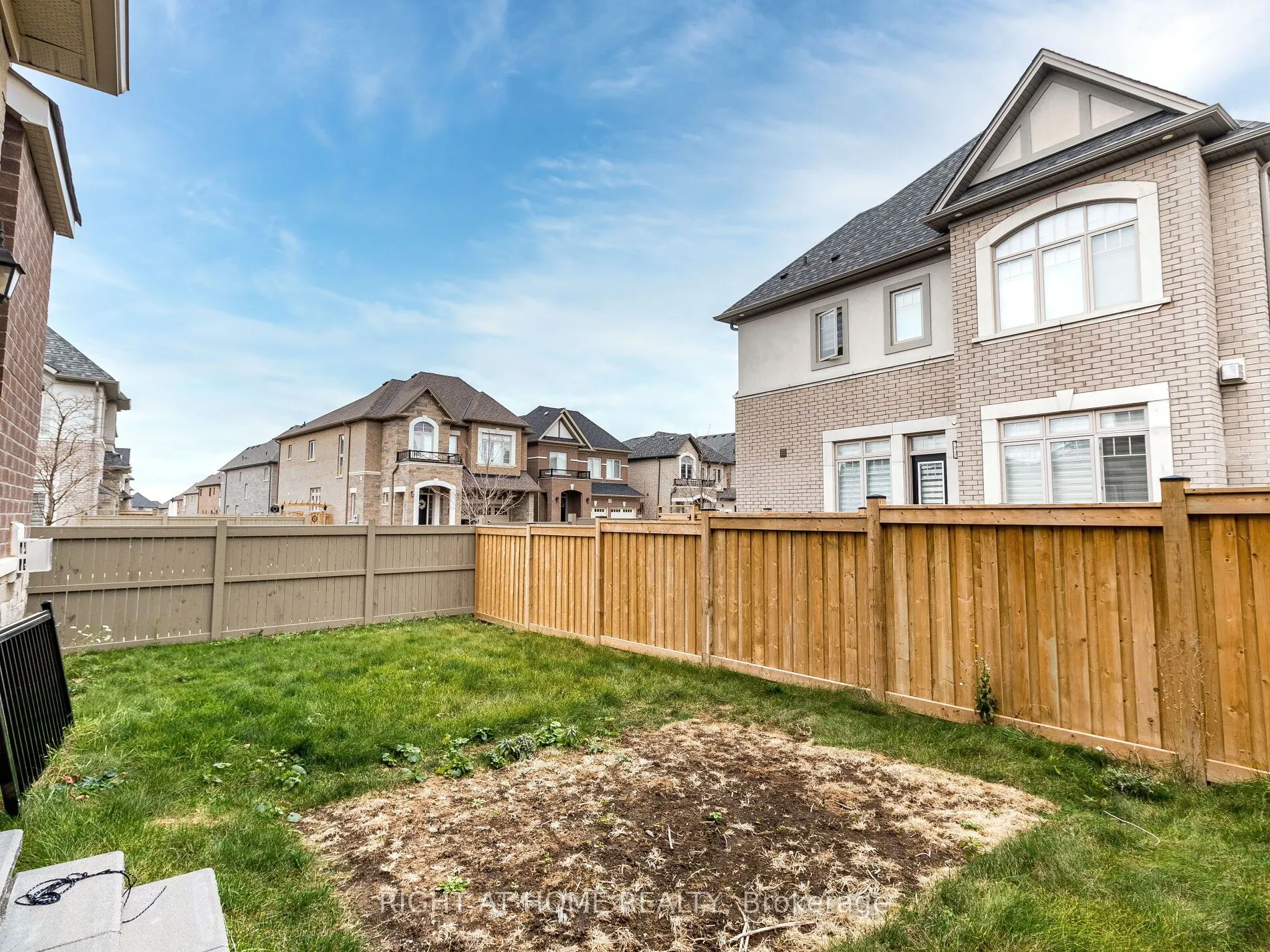 95 Viva Gardens