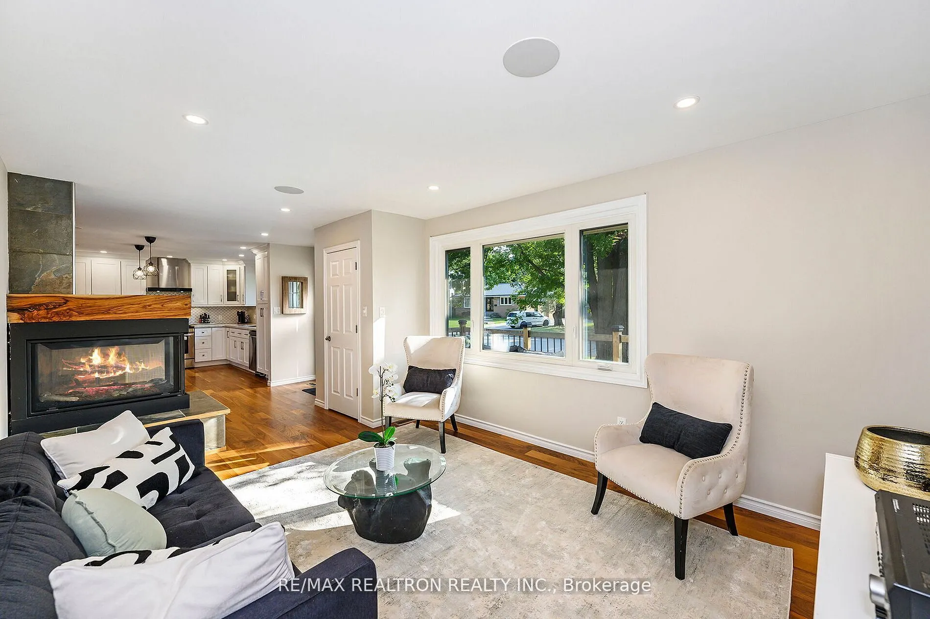 5472 Randolph Crescent