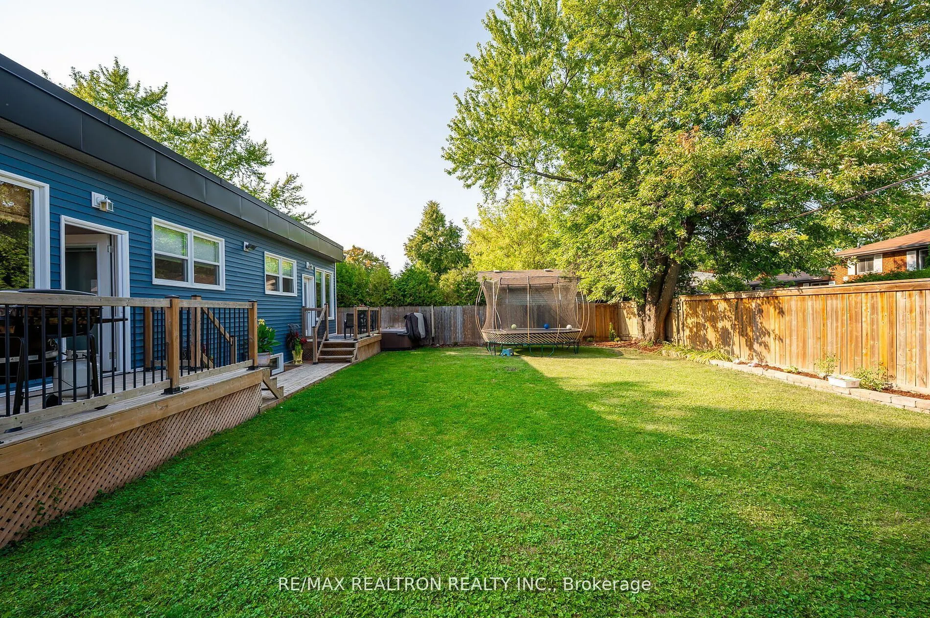 5472 Randolph Crescent