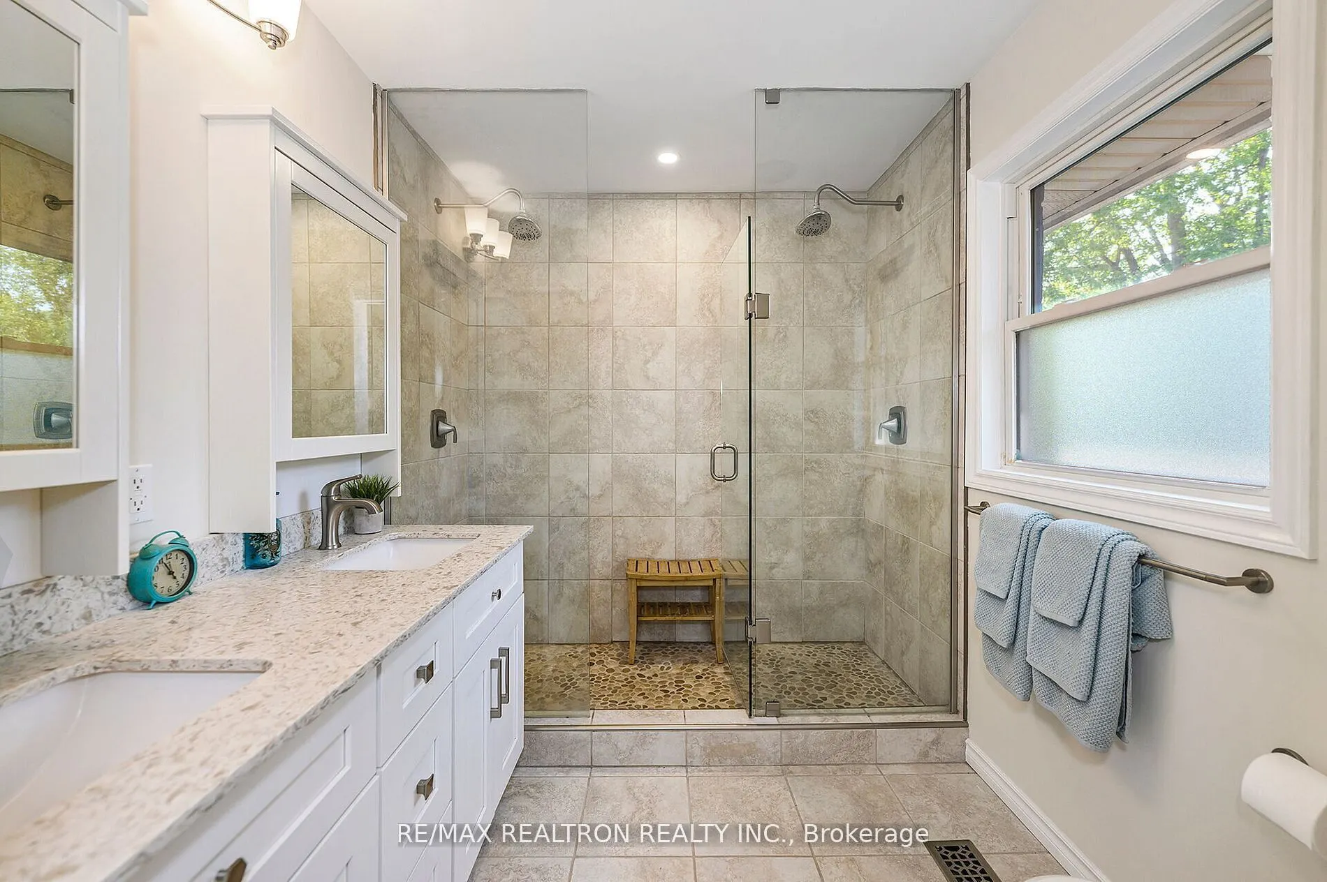 5472 Randolph Crescent