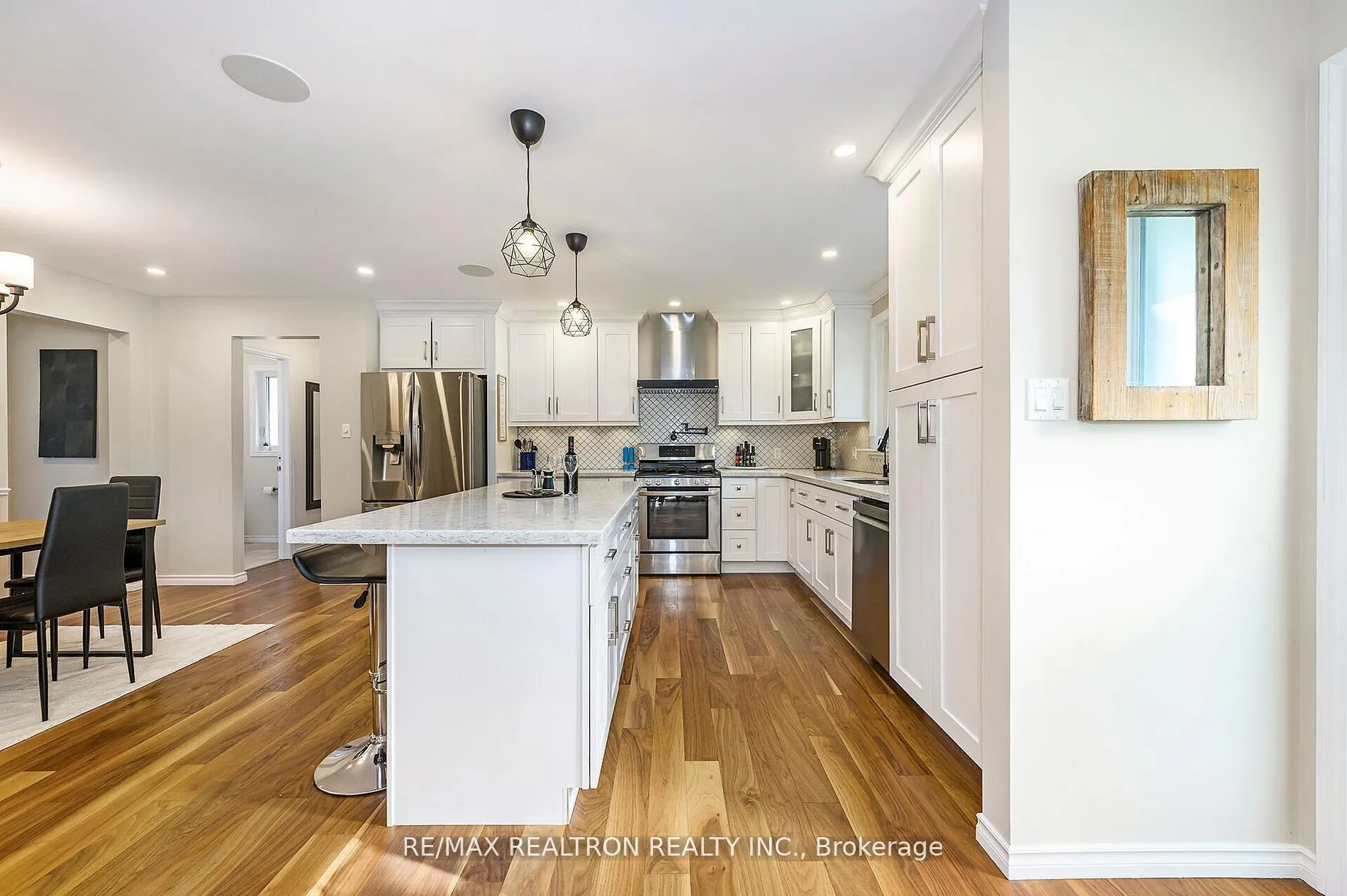 5472 Randolph Crescent