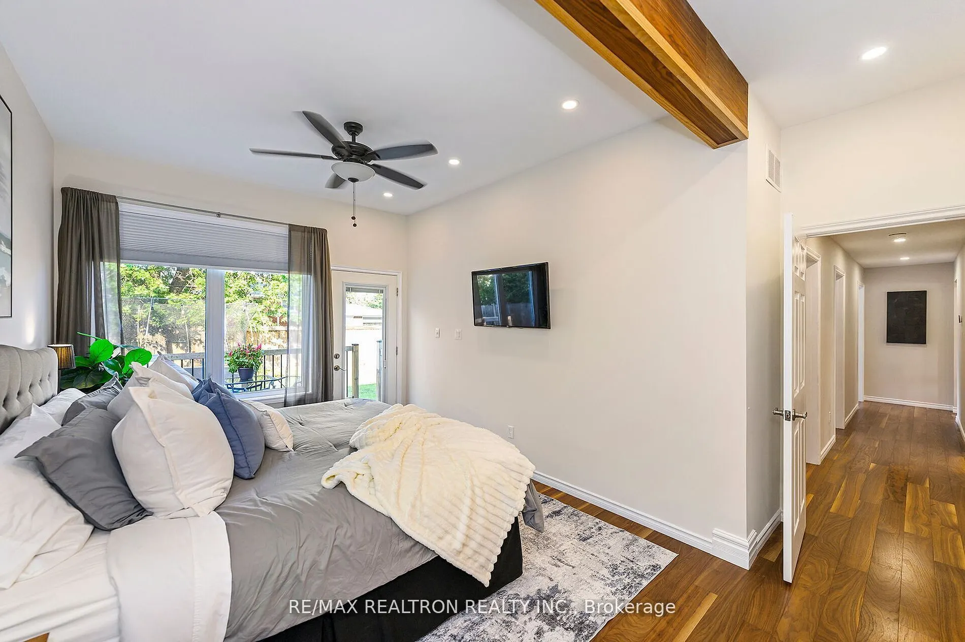 5472 Randolph Crescent