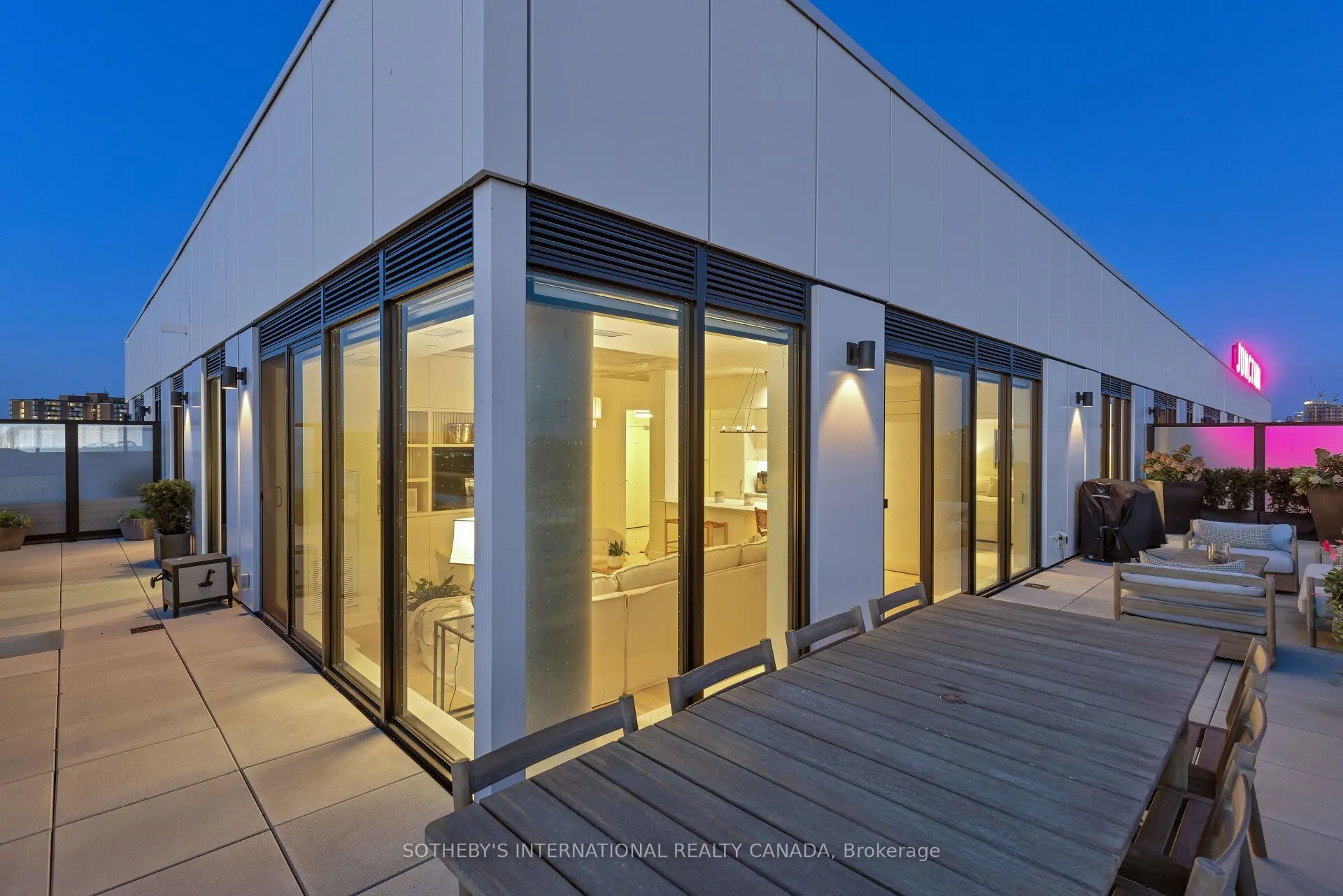 2720 Dundas Street W, #903