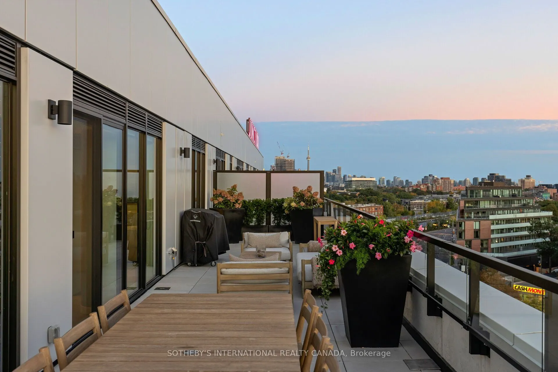 2720 Dundas Street W, #903
