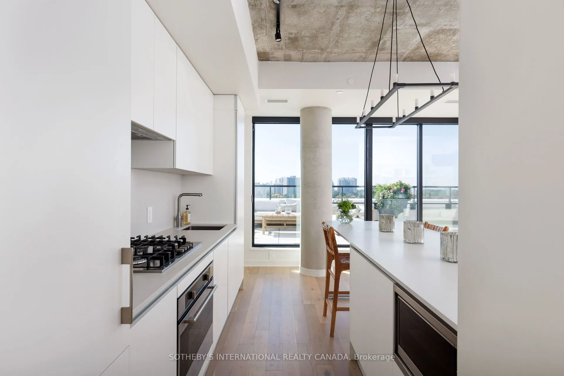 2720 Dundas Street W, #903