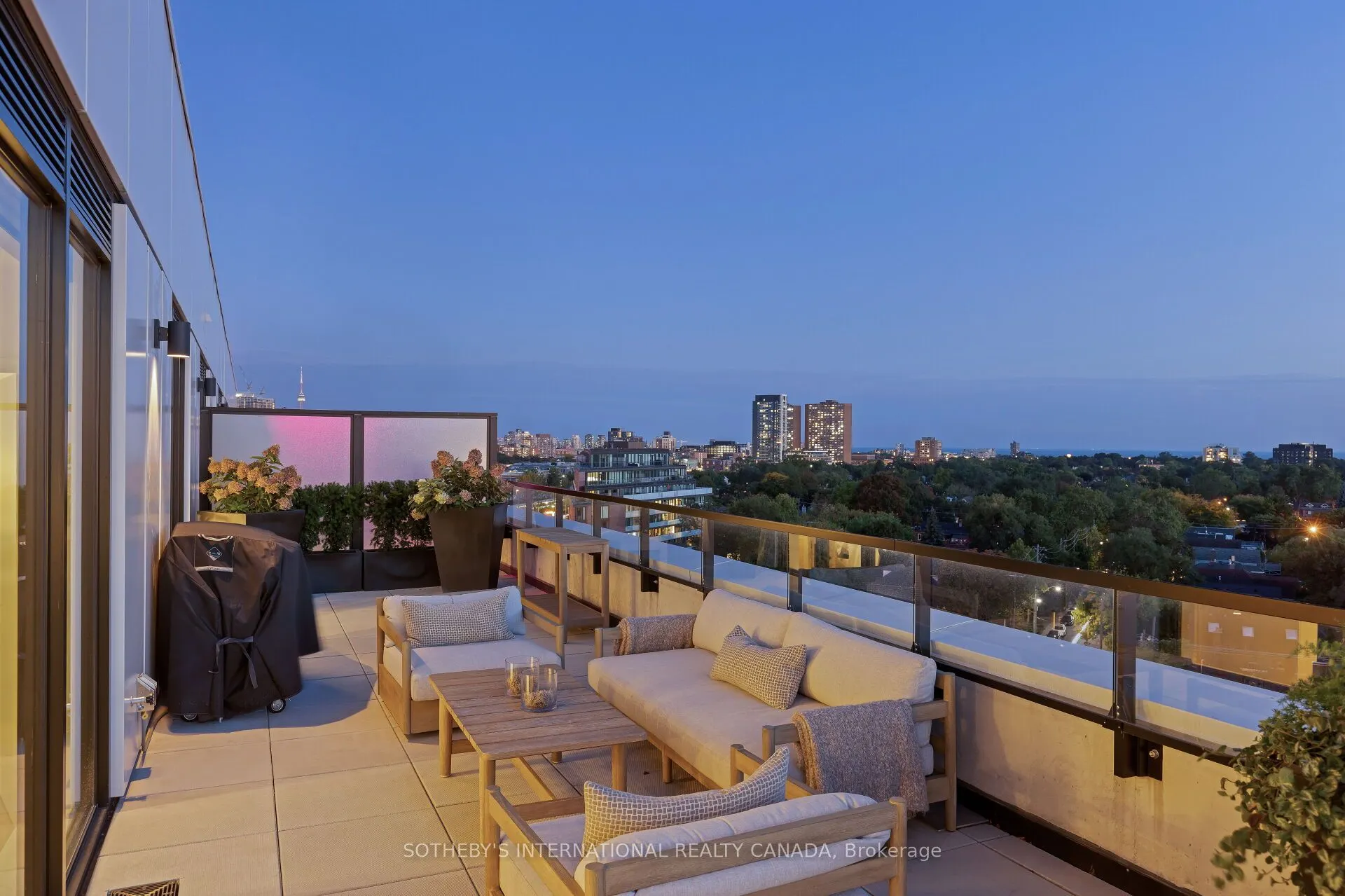 2720 Dundas Street W, #903