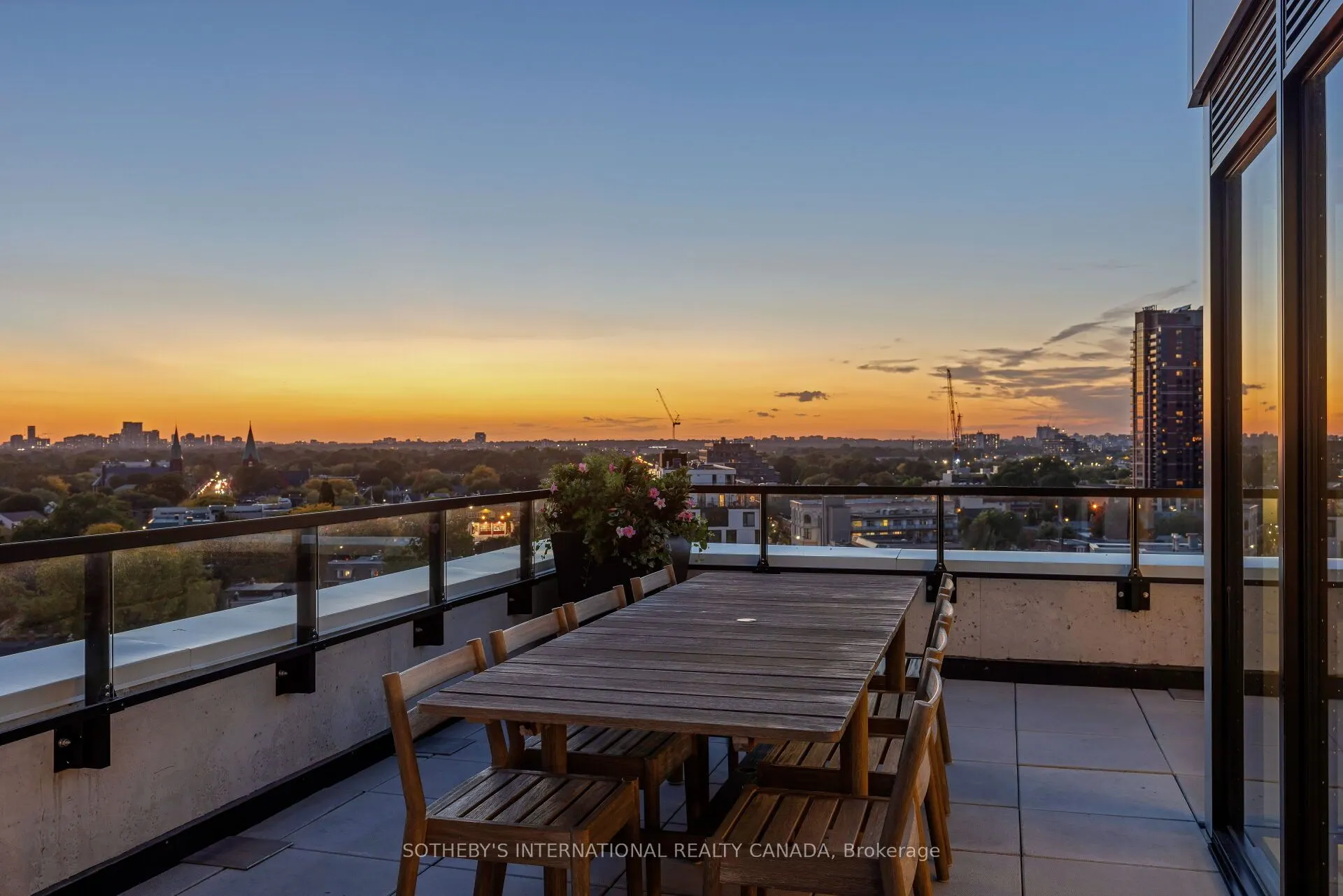 2720 Dundas Street W, #903