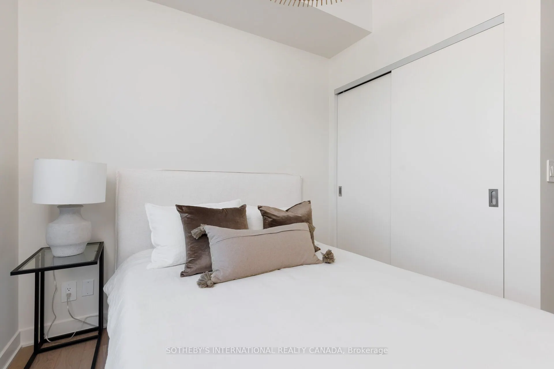 2720 Dundas Street W, #903