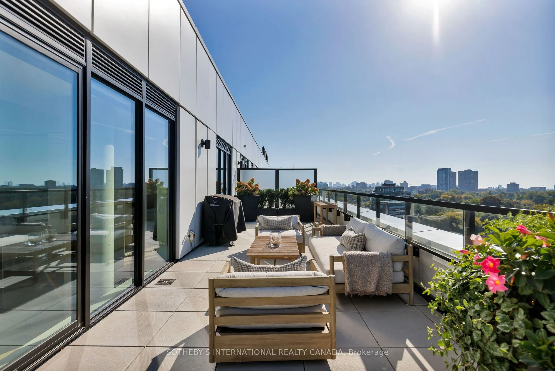 2720 Dundas Street W, #903