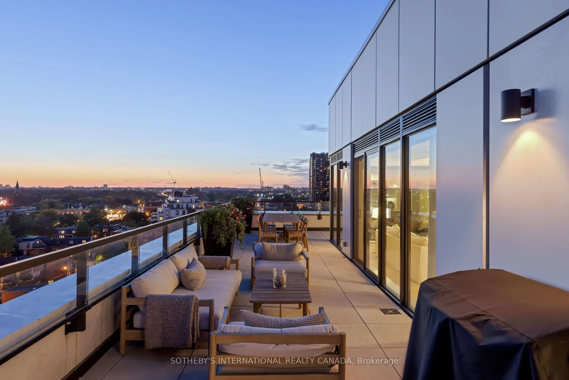 2720 Dundas Street W, #903