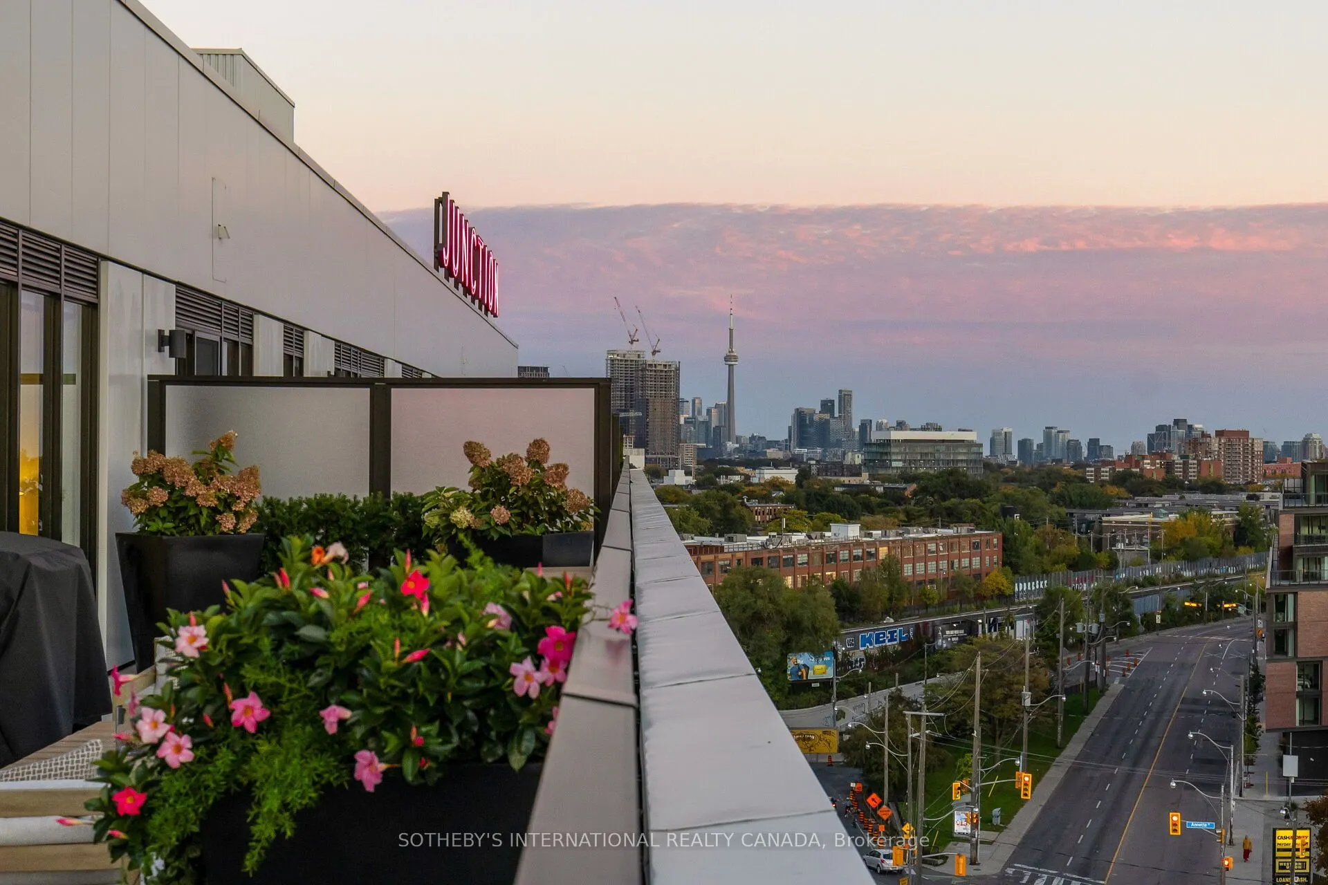 2720 Dundas Street W, #903