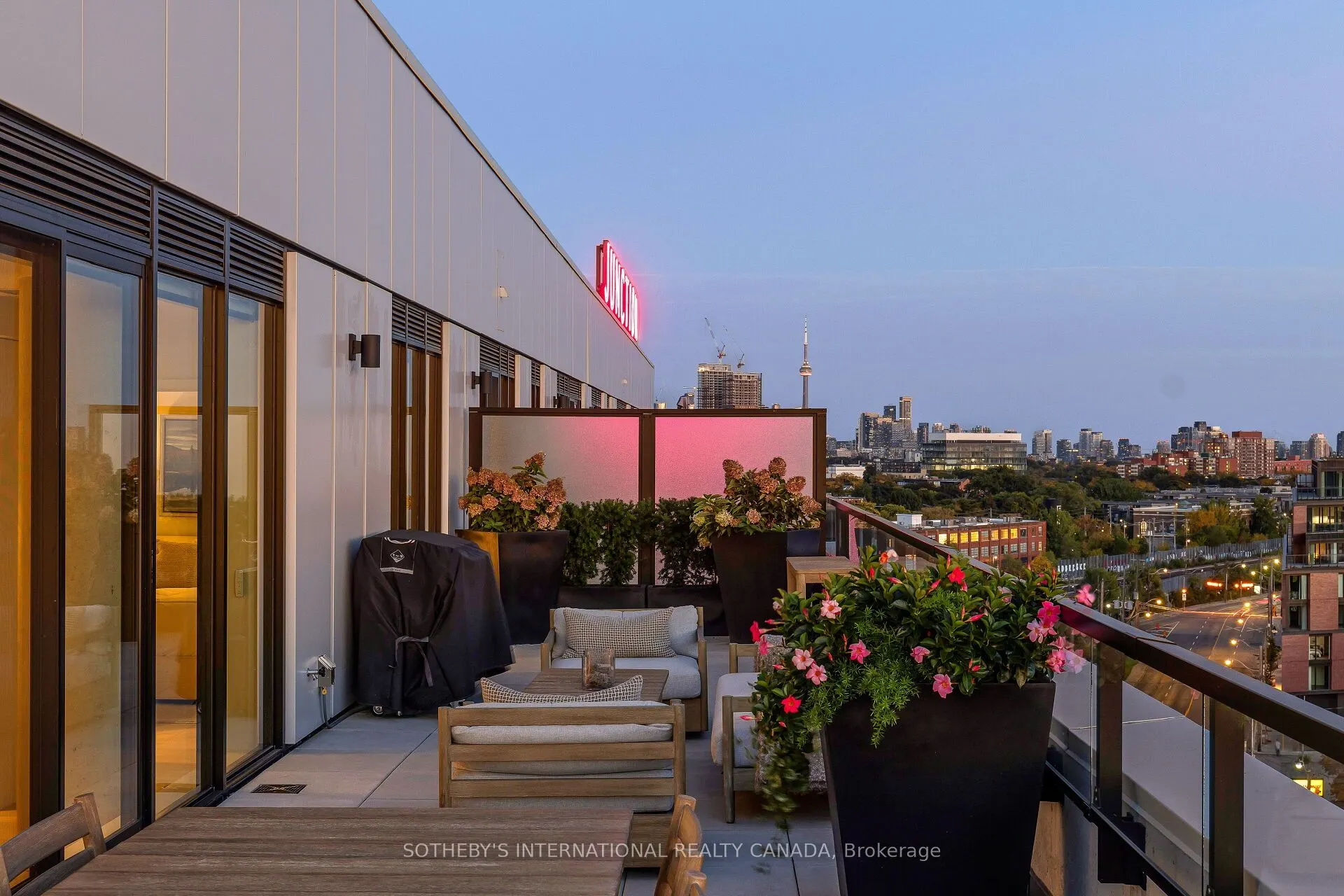 2720 Dundas Street W, #903
