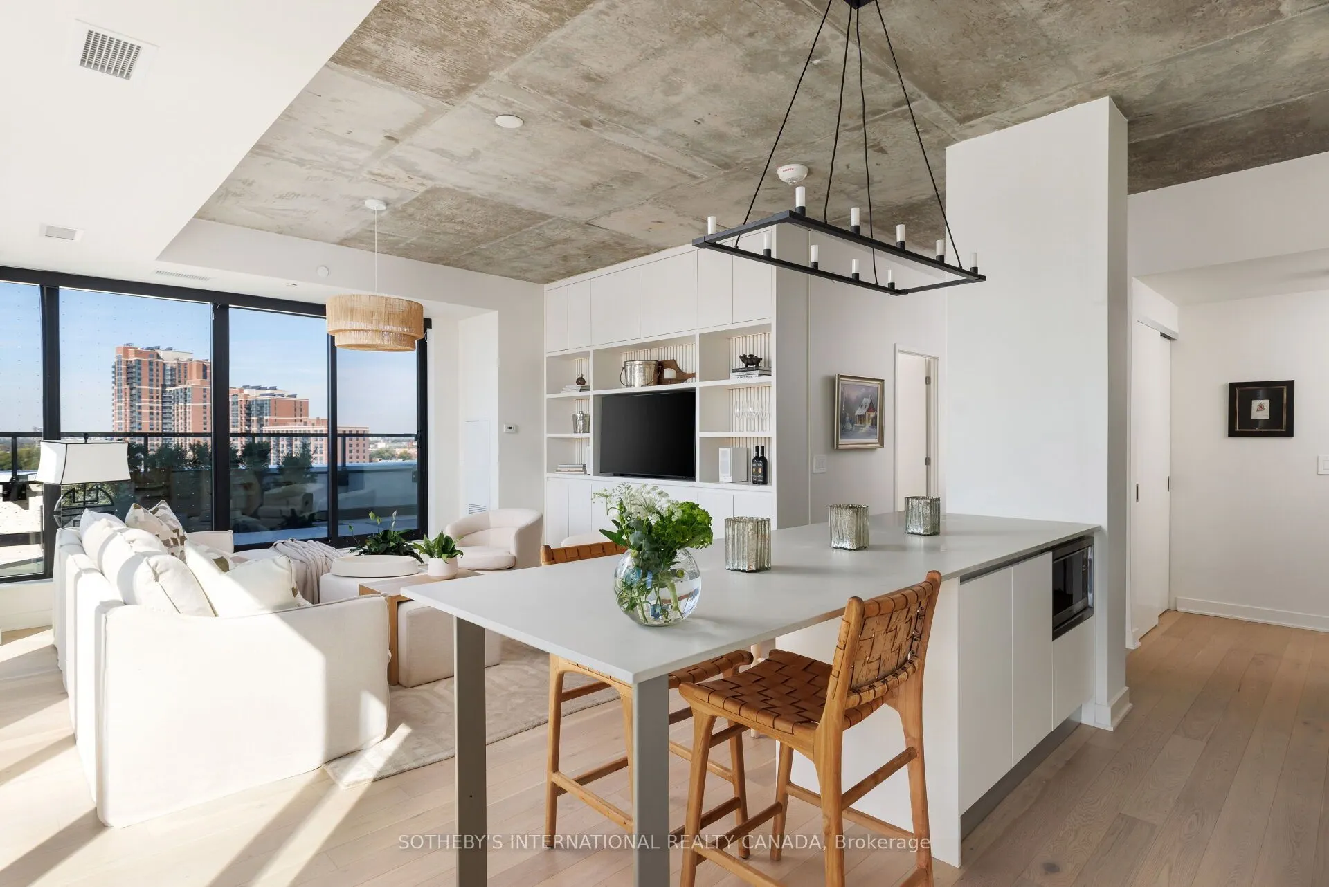 2720 Dundas Street W, #903