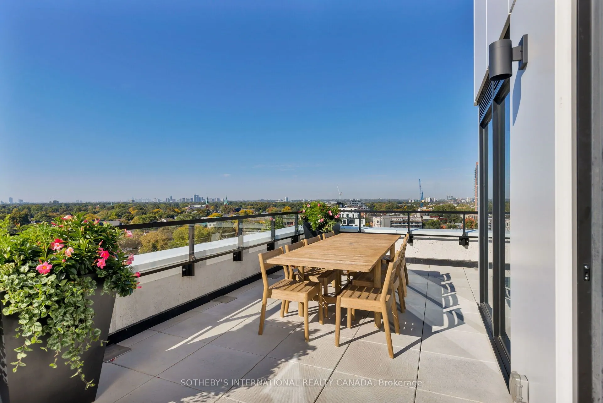 2720 Dundas Street W, #903