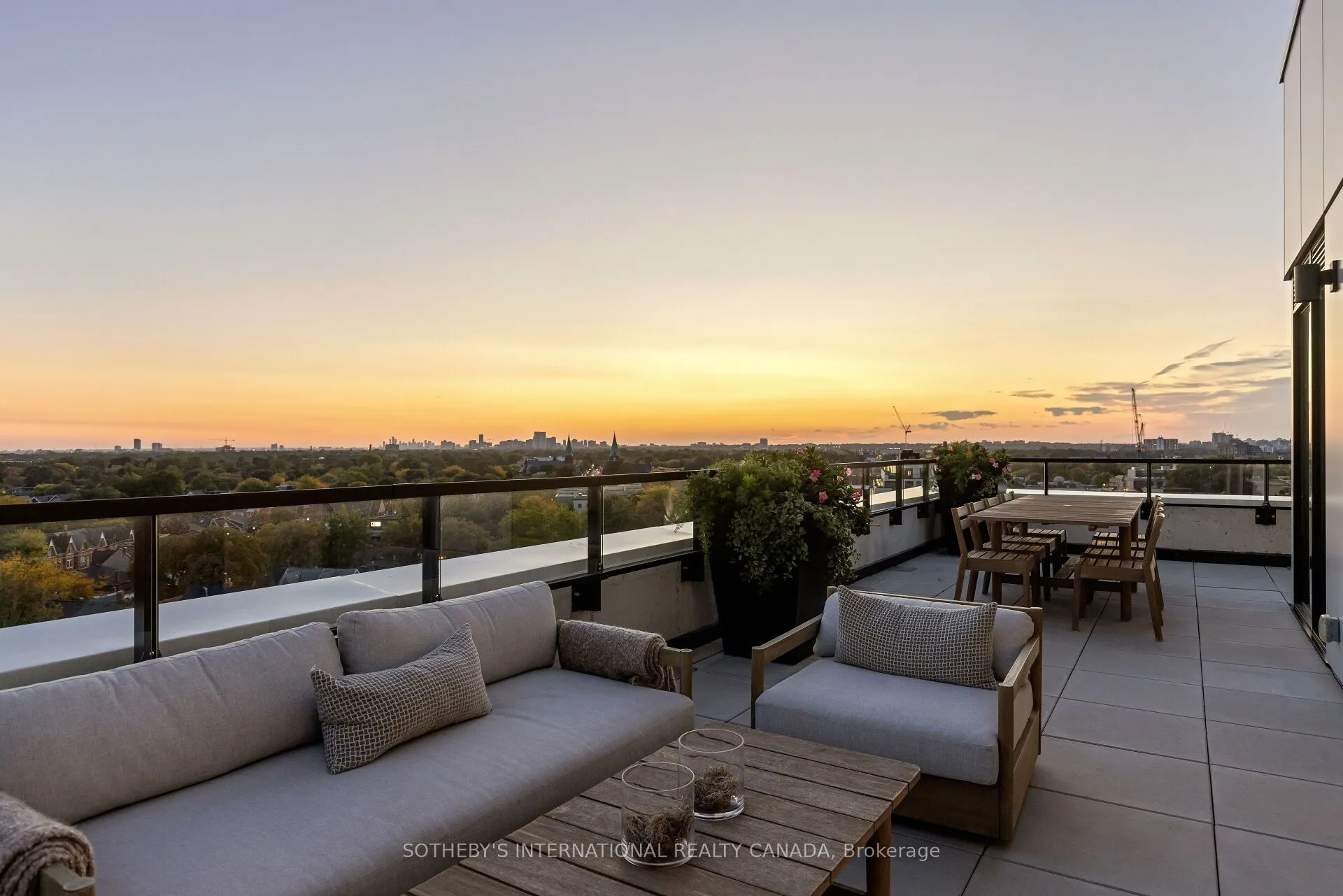 2720 Dundas Street W, #903