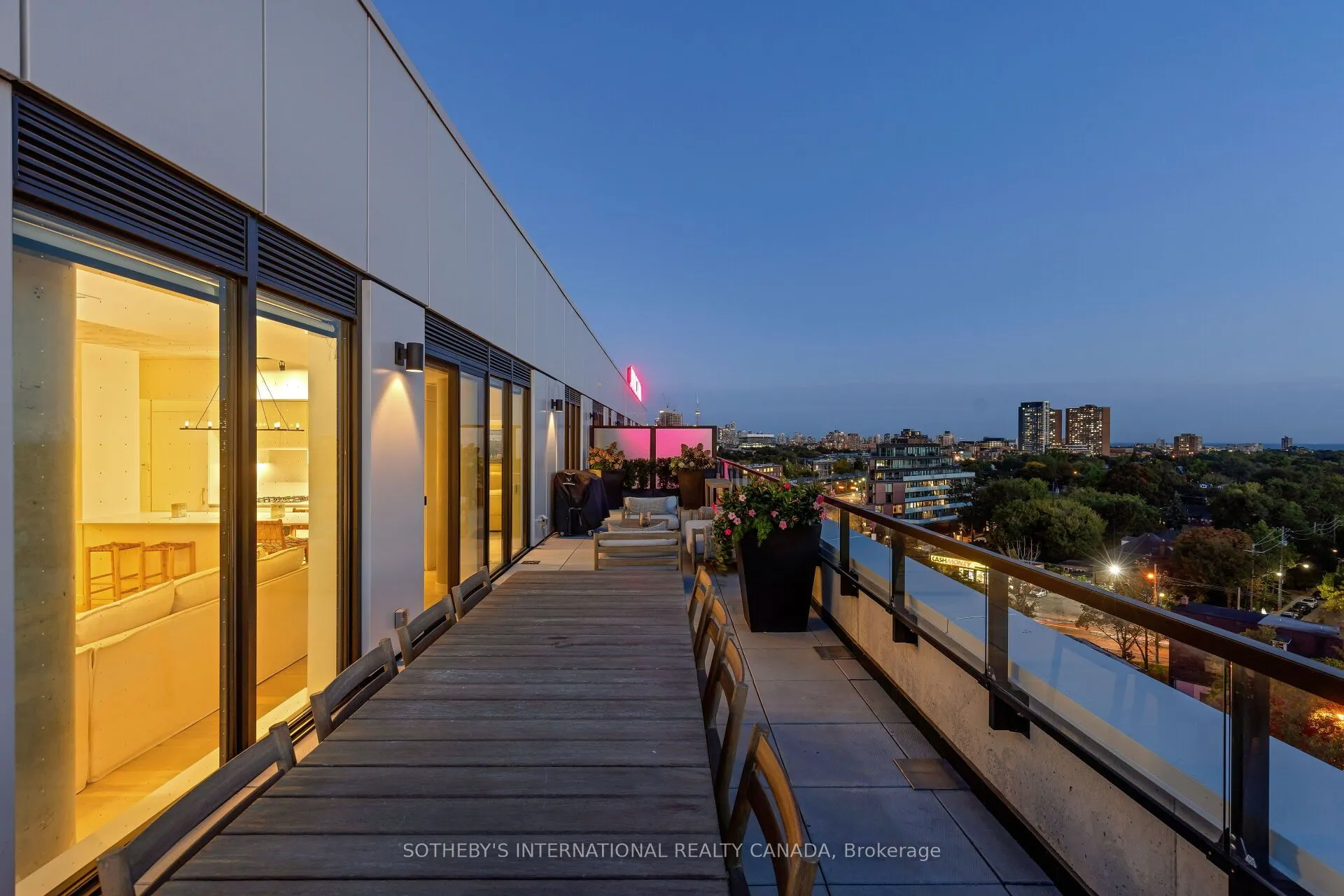 2720 Dundas Street W, #903