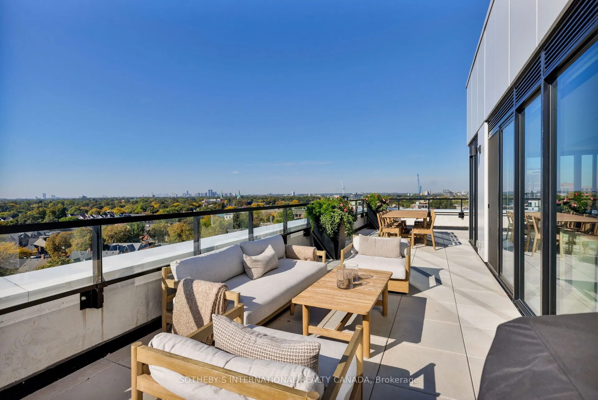 2720 Dundas Street W, #903