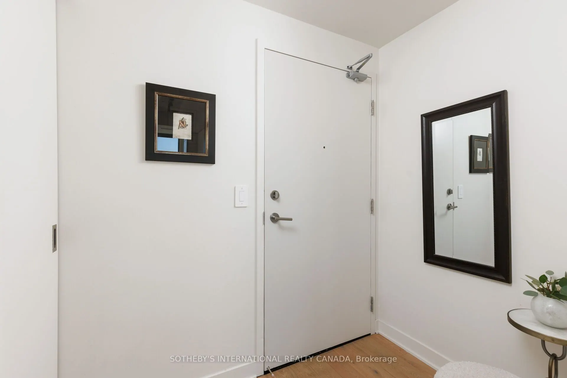 2720 Dundas Street W, #903