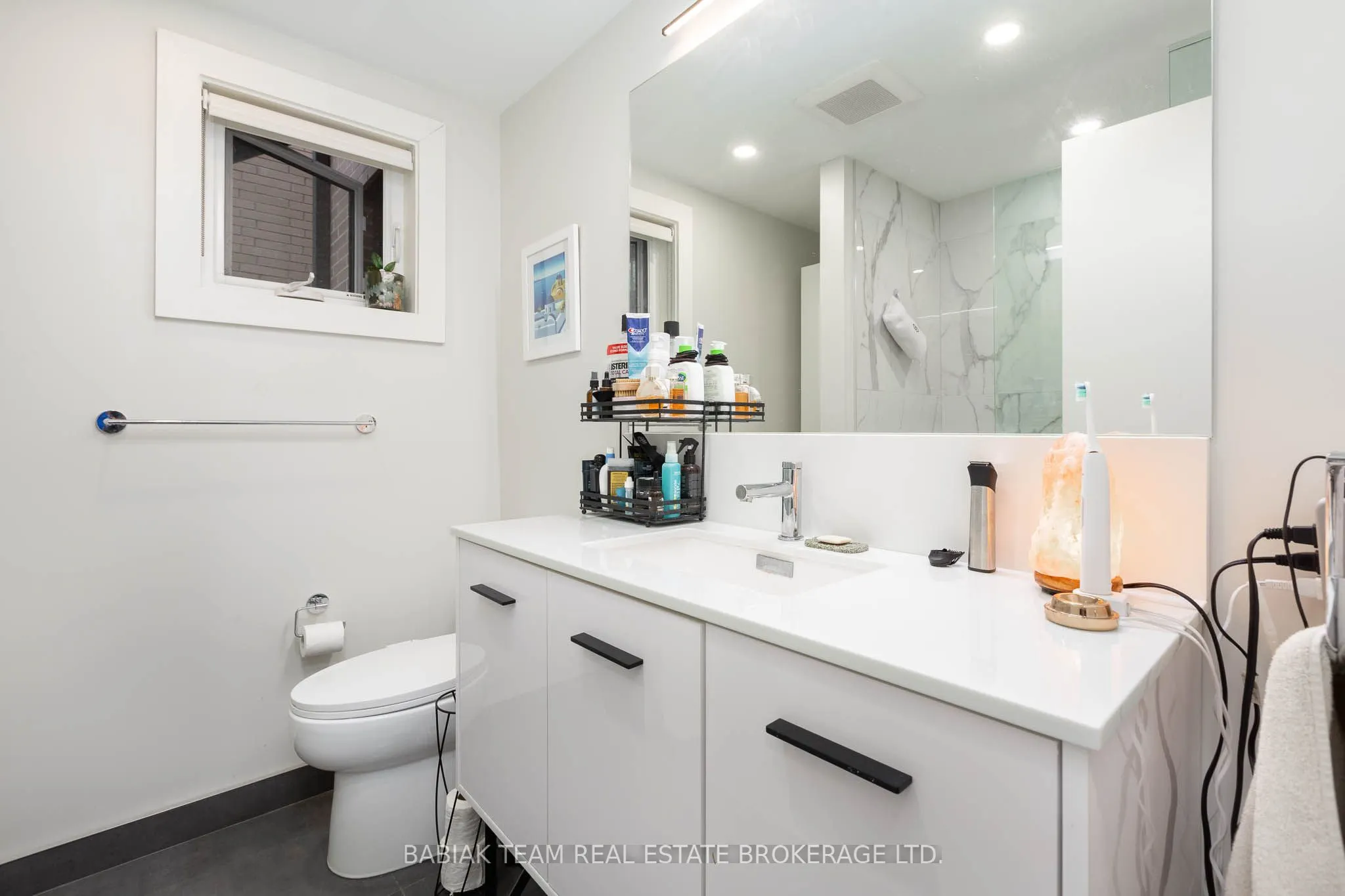 57 Vine Avenue, #201