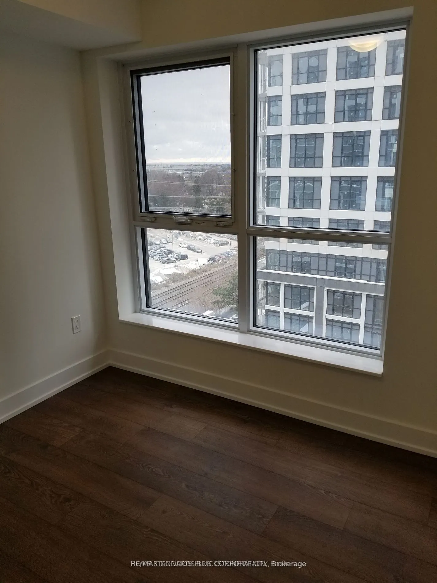 7 Mabelle Avenue, #902