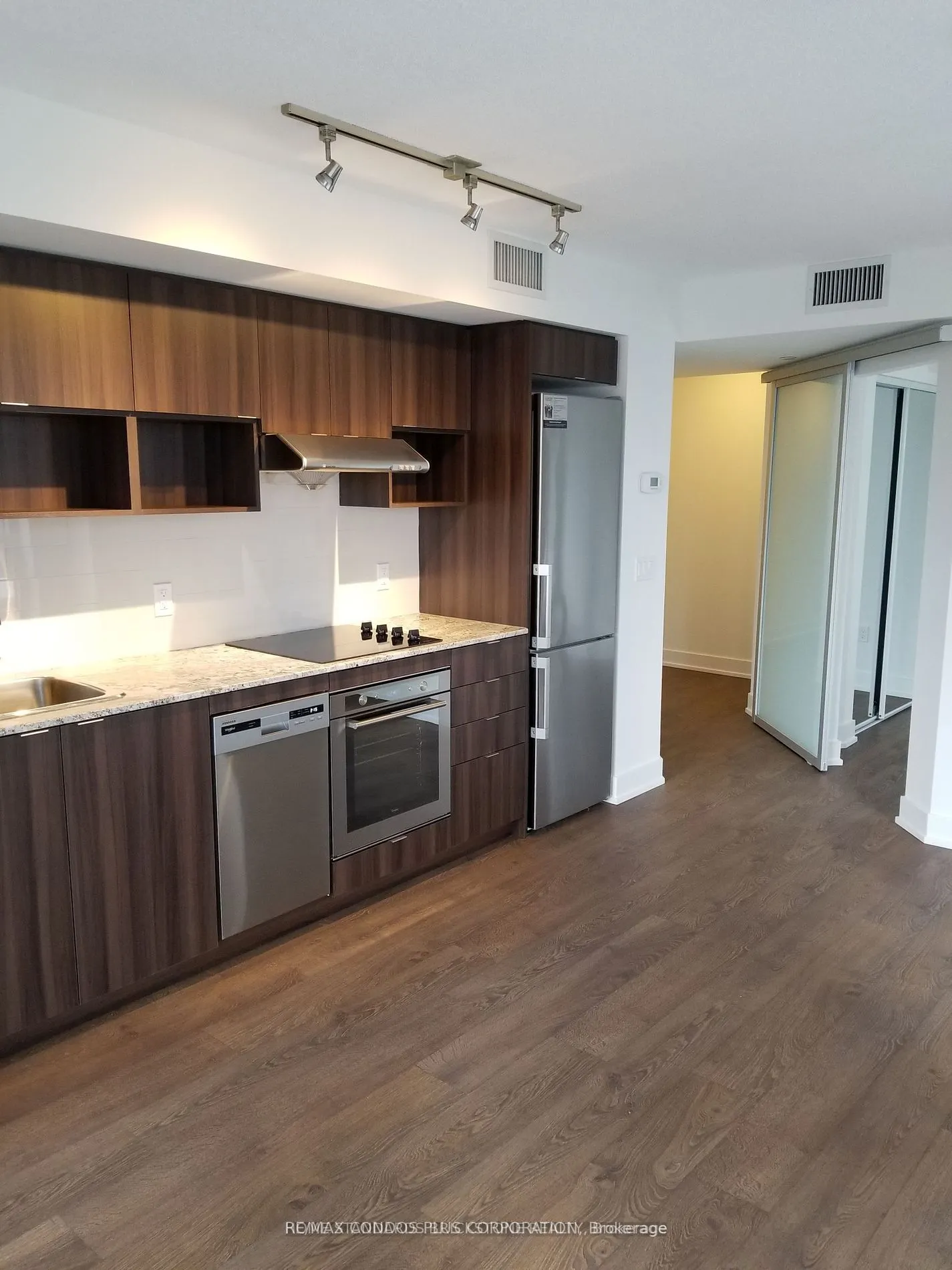 7 Mabelle Avenue, #902