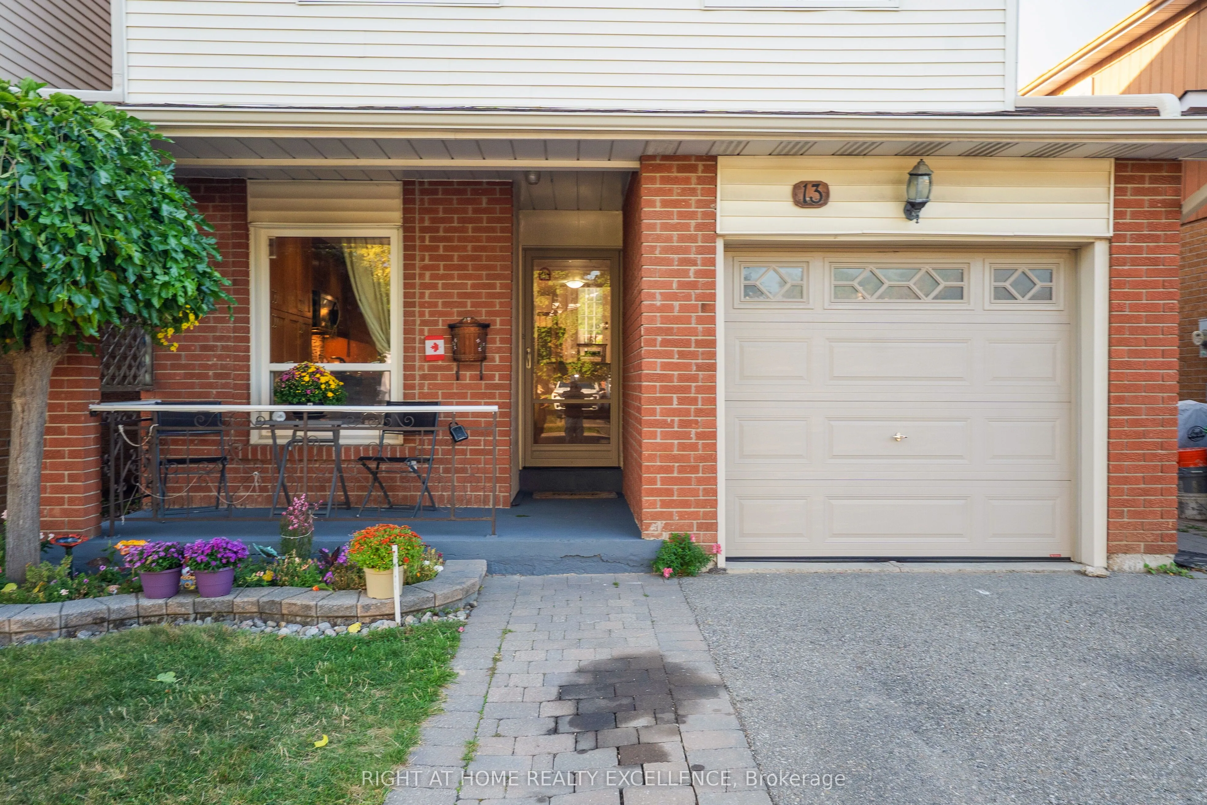 13 Simmons Boulevard
