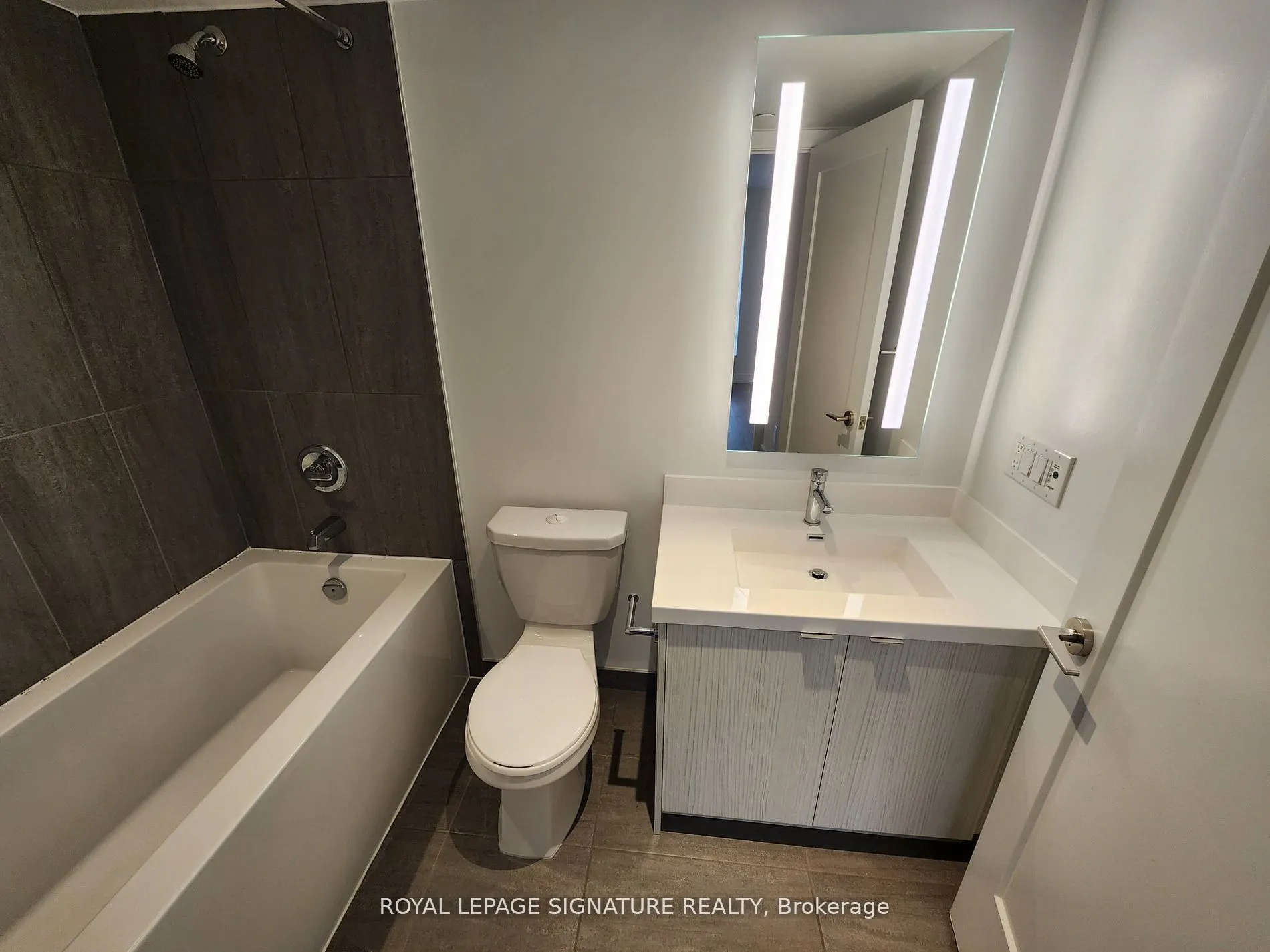 5 Mabelle Avenue, #1433