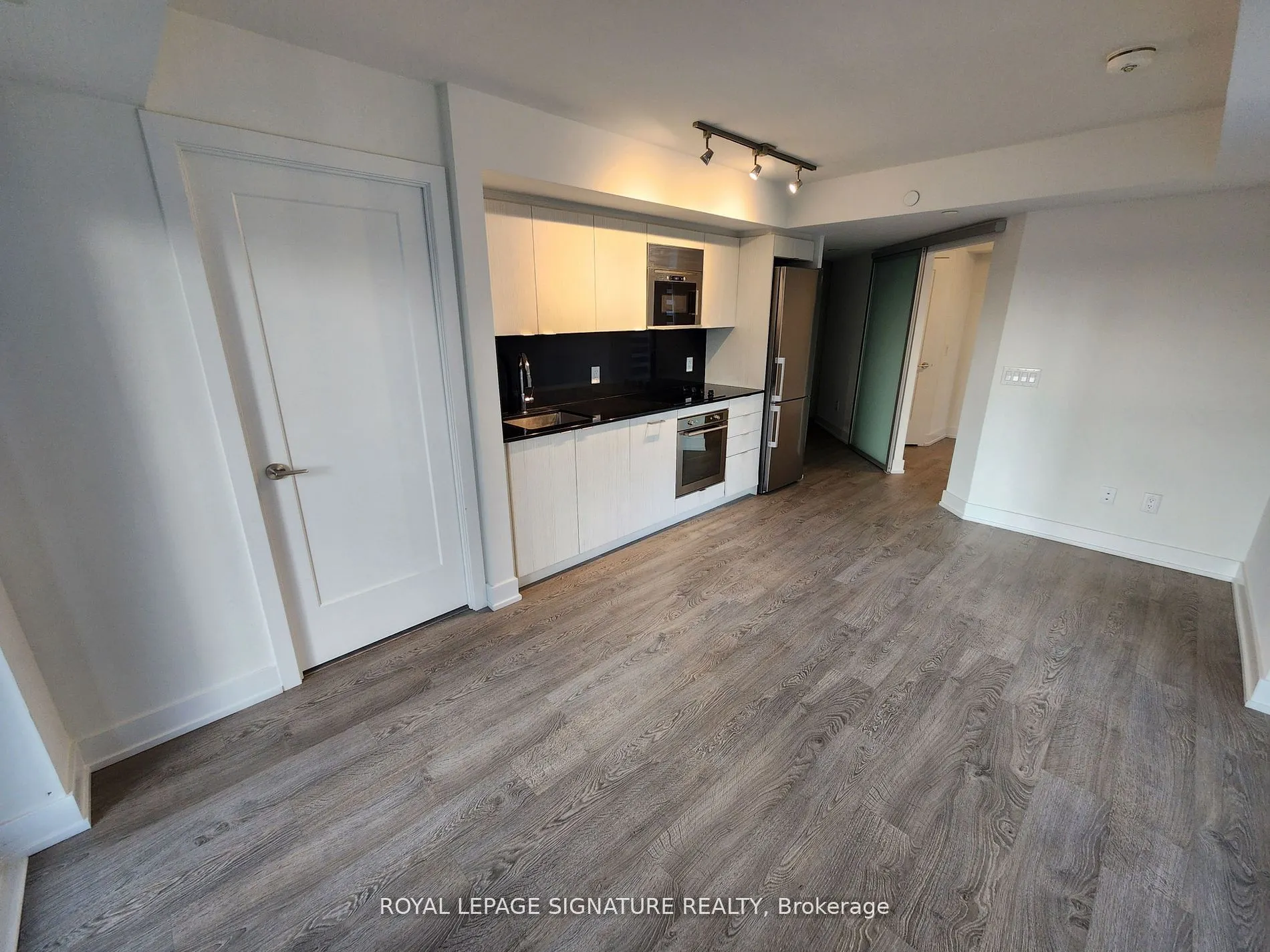 5 Mabelle Avenue, #1433
